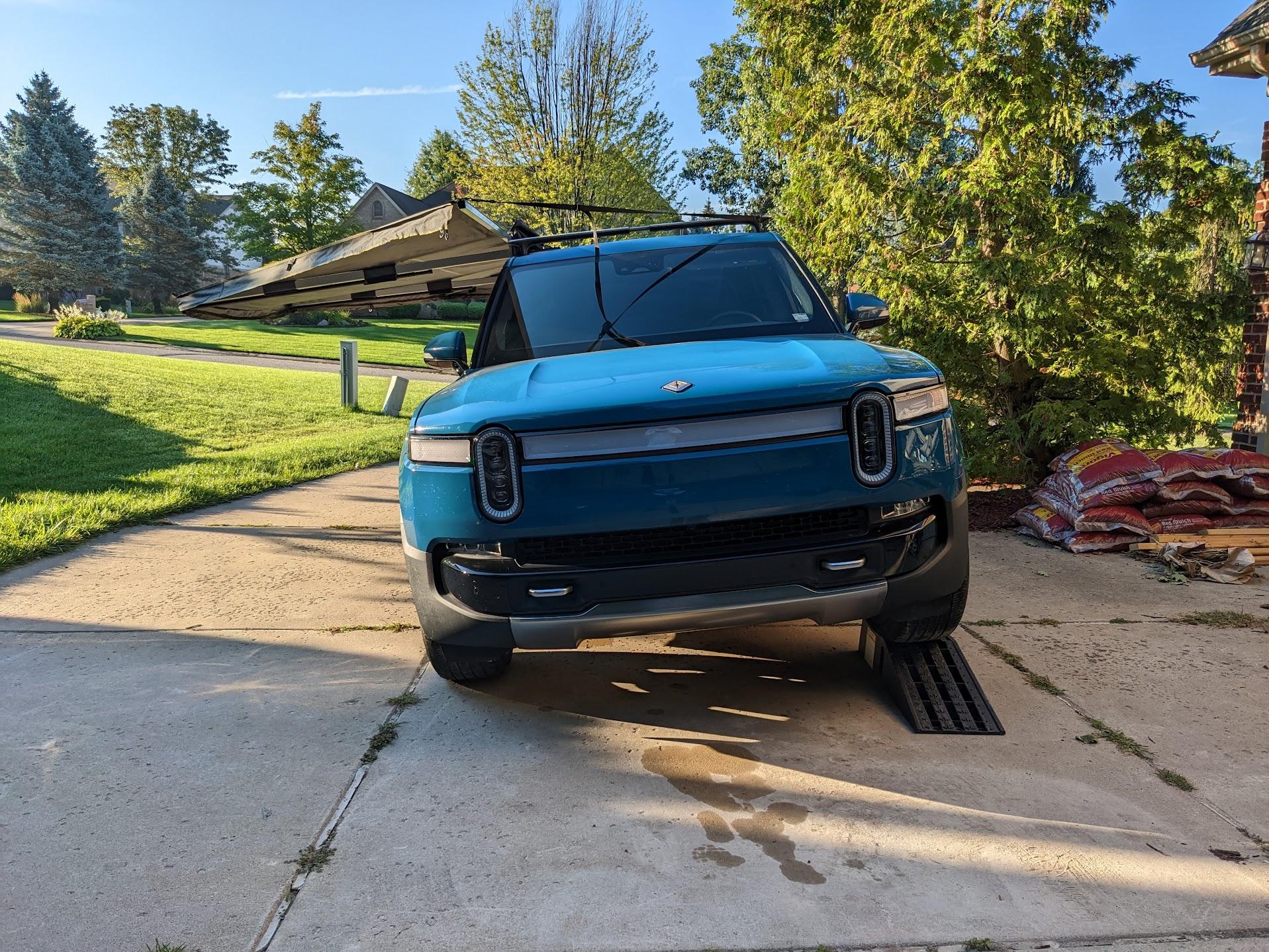 Rivian R1T R1S My camp mode leveling initial review Qn_MVvmN2CT3aAbklJZh8_vA=w1917-h1439-no?authuser=0