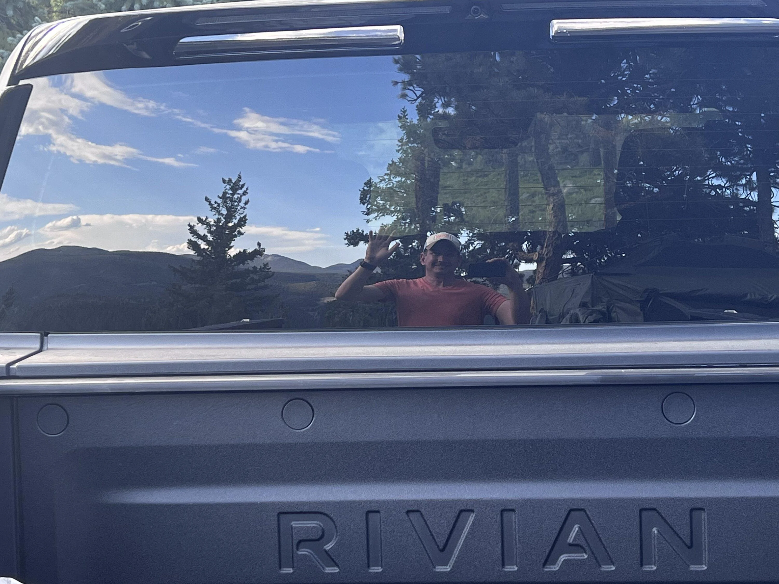 Rivian R1T R1S R1T off-road in CO 3CC29715-F3B1-4131-AD78-D7953595104C