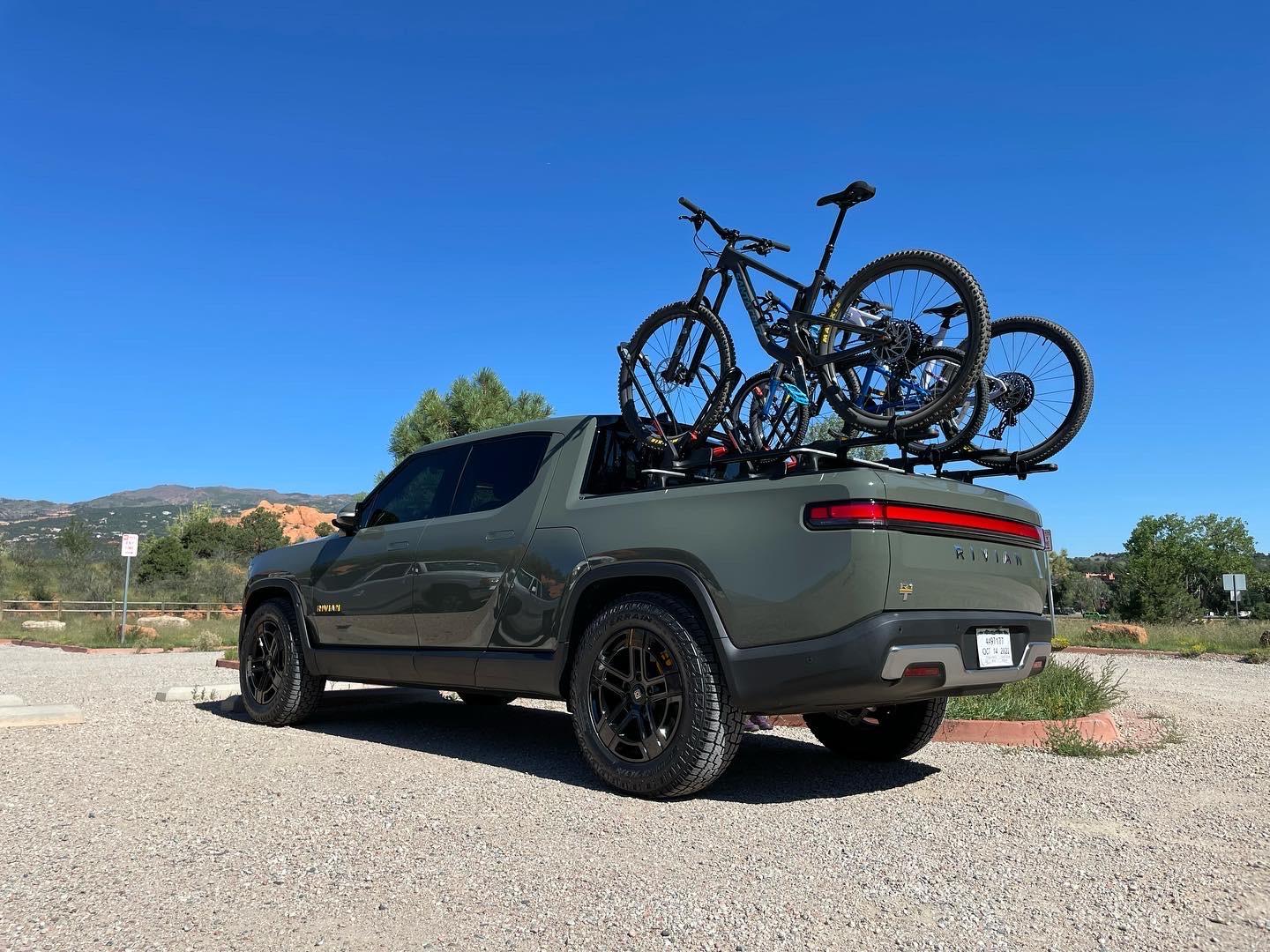 Rivian R1T R1S Yakima Front Loader installed on cargo rails over the bed ABBAD6A6-7EDC-45C9-ACD8-C9834AD75C42