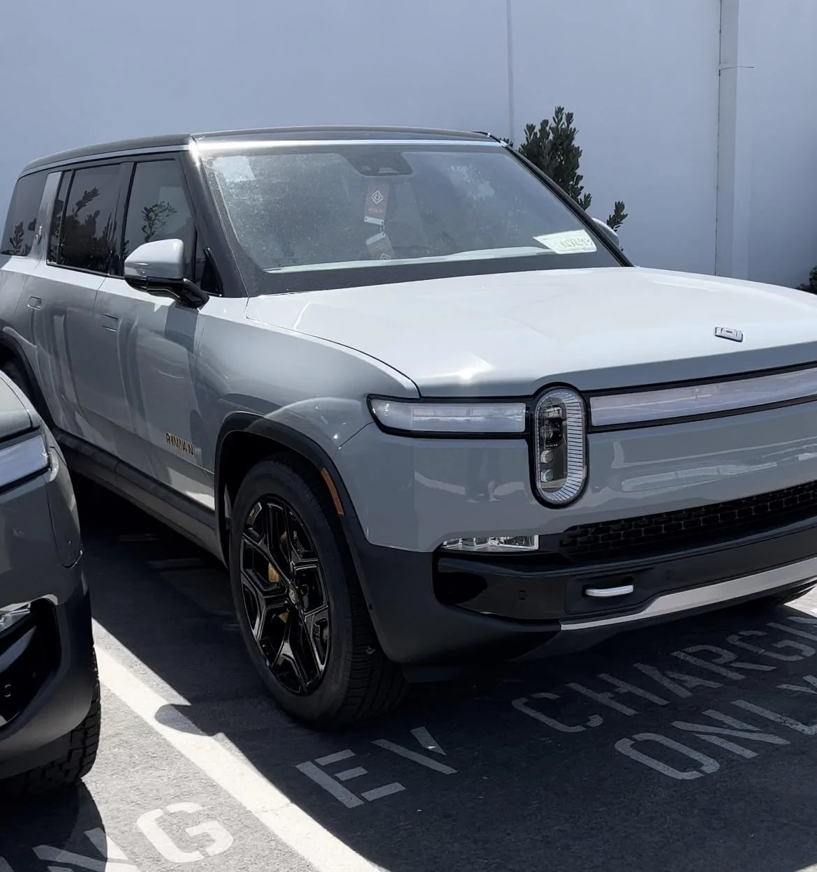 Rivian R1T R1S ? LIMESTONE R1S  Photos IMG_9134