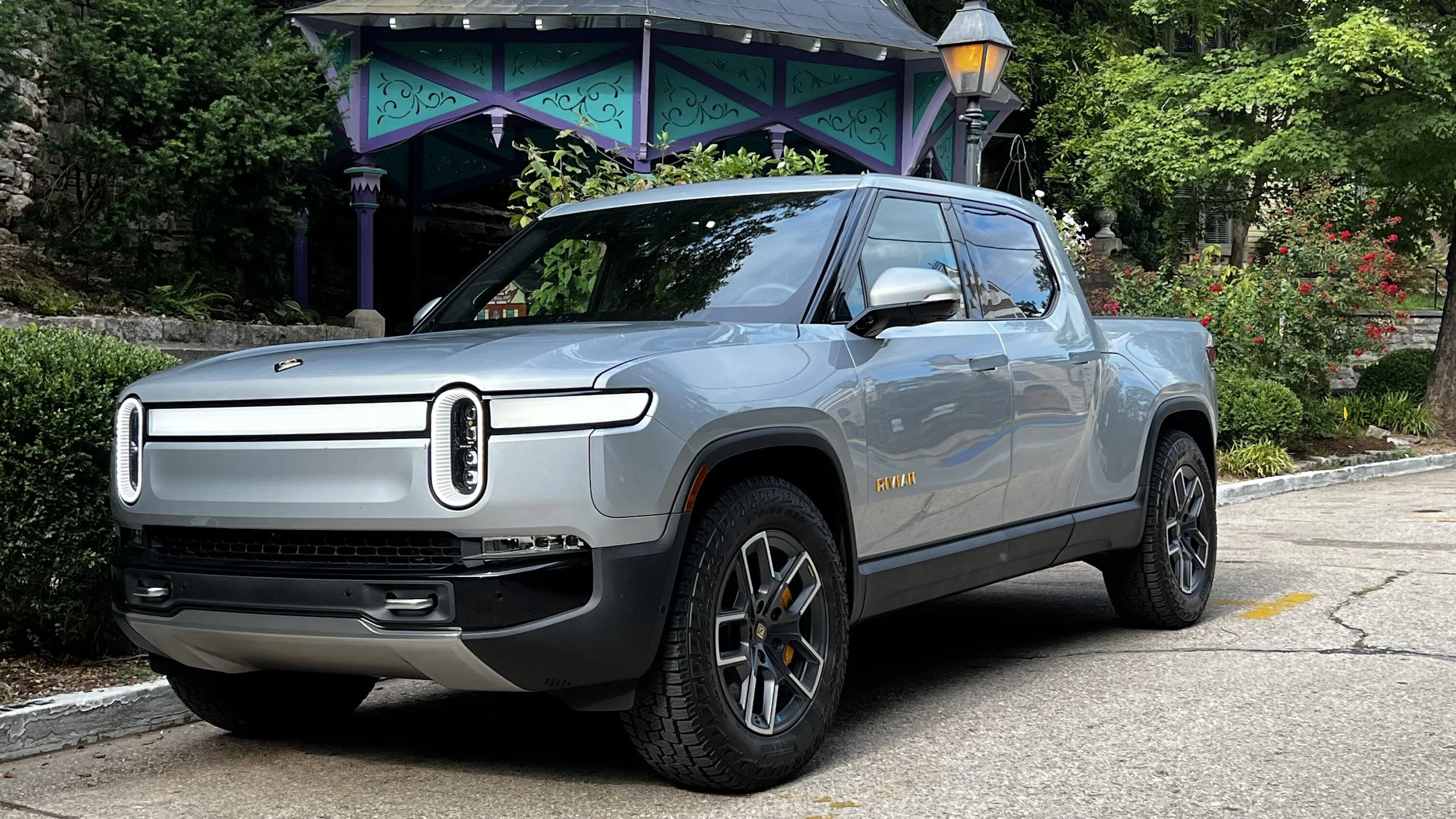 Rivian R1T R1S A bit of LA Silver Fall Preview 0648FB22-8F44-45B7-9B6E-91F2E10AF54A