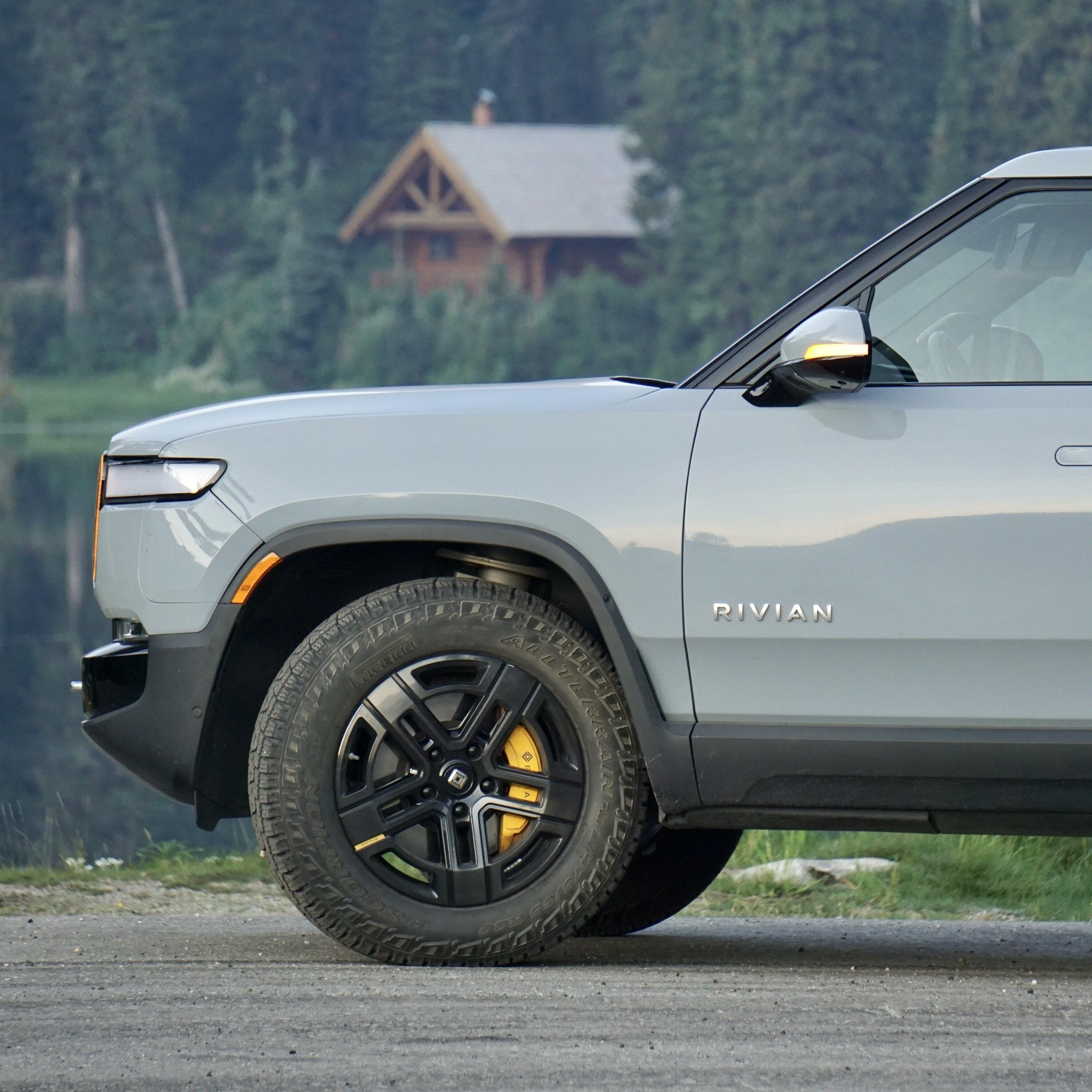 Rivian R1T R1S LIMESTONE R1T Photos DSC04858