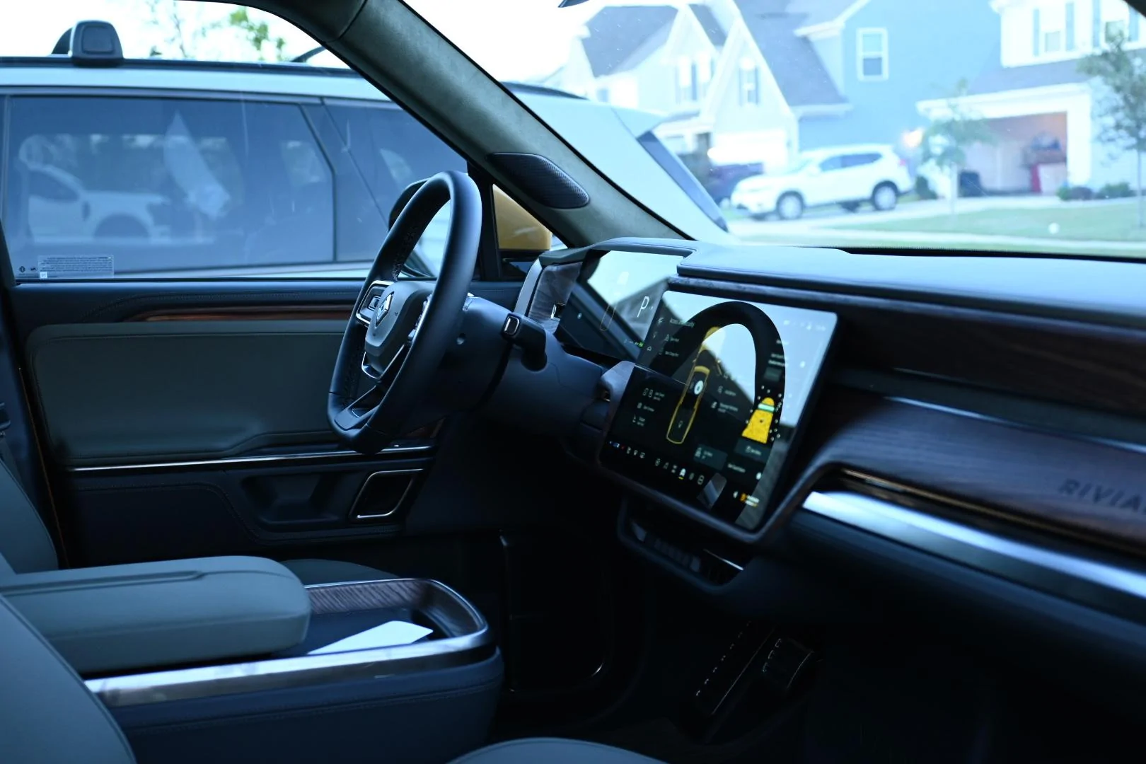 Rivian R1T R1S COMPASS YELLOW R1T Photos FA6F6B33-0902-4E08-9493-1BE39890A934