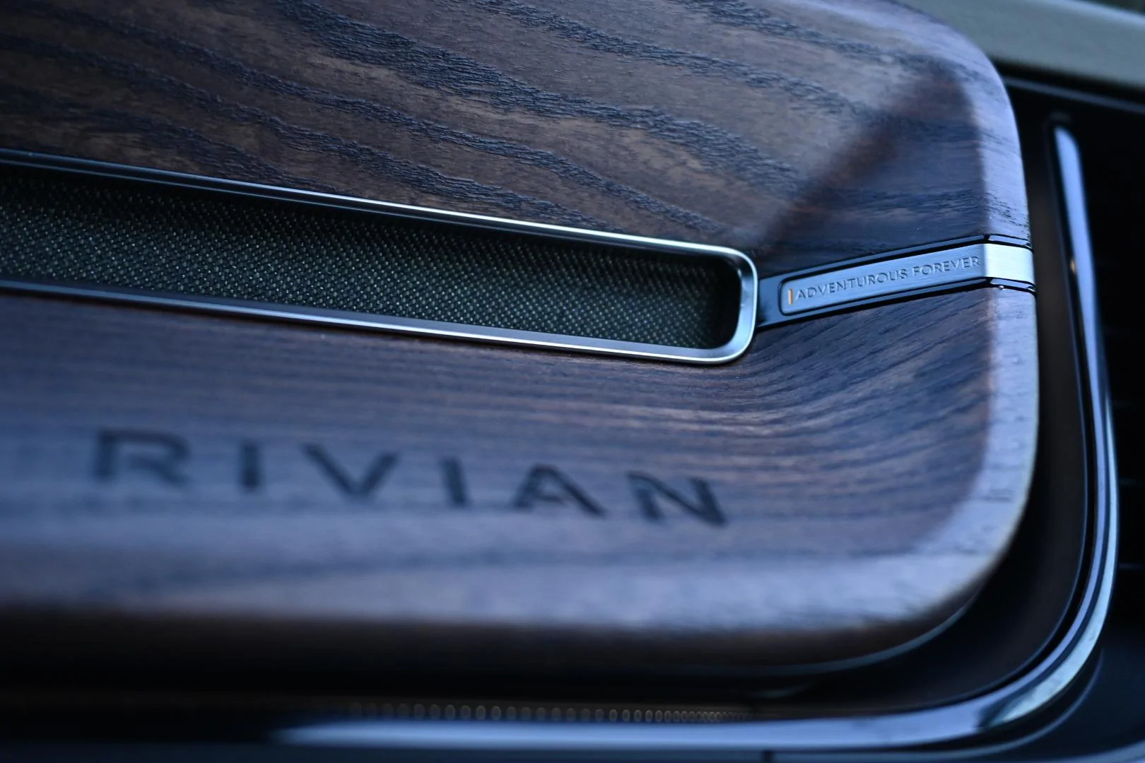 Rivian R1T R1S COMPASS YELLOW R1T Photos 78420194-BF91-497E-83E9-6C12E5EBBBC6