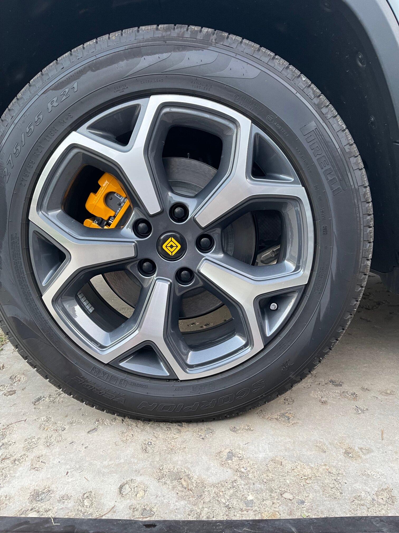 Rivian R1T R1S Rivian 21" road wheel center cap installation guide IMG_3864