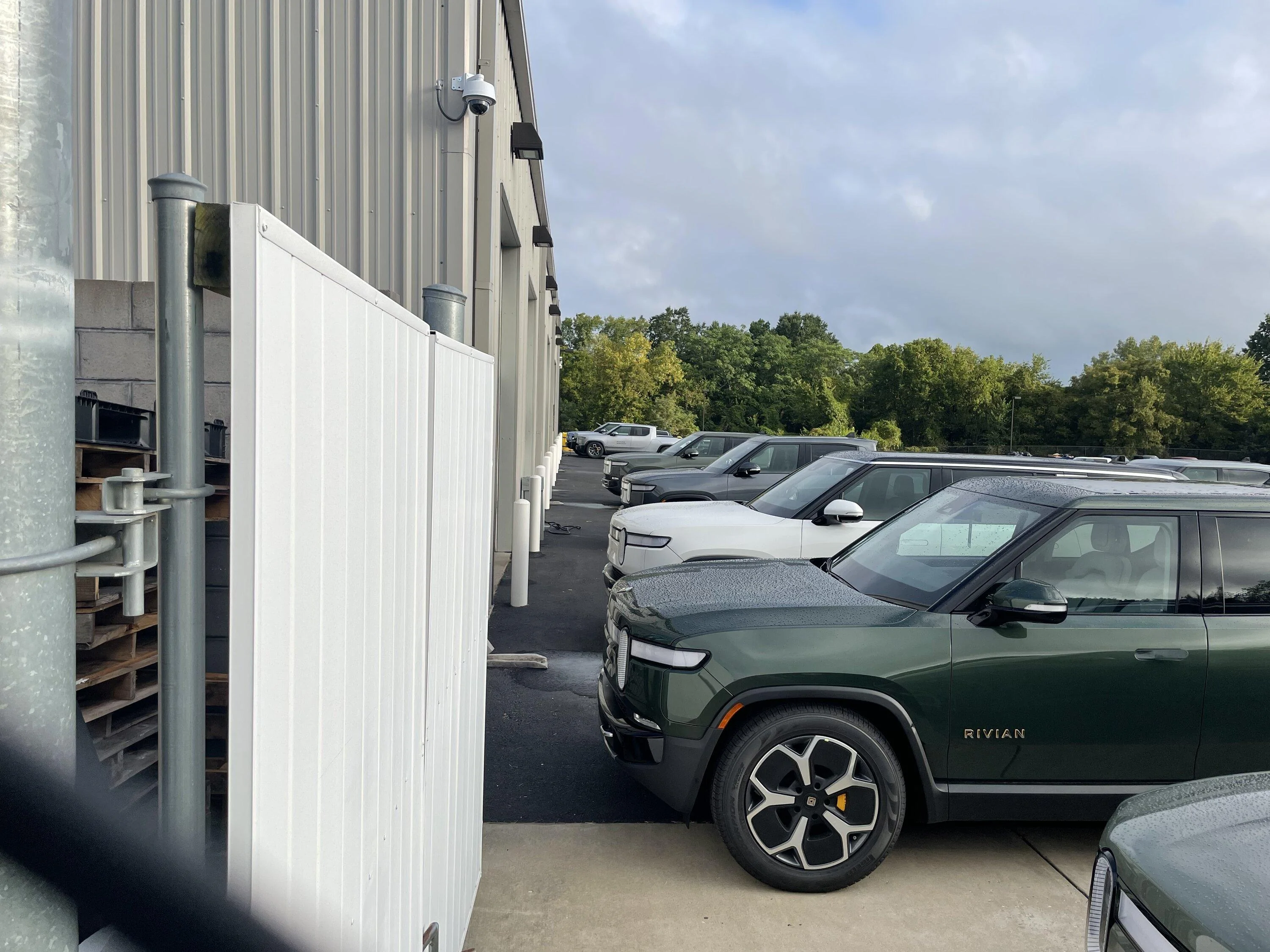 Rivian R1T R1S Any R1S pre-orders hear from guides recently? 8901BB06-CB59-4C6C-AE9E-1B137B09B021