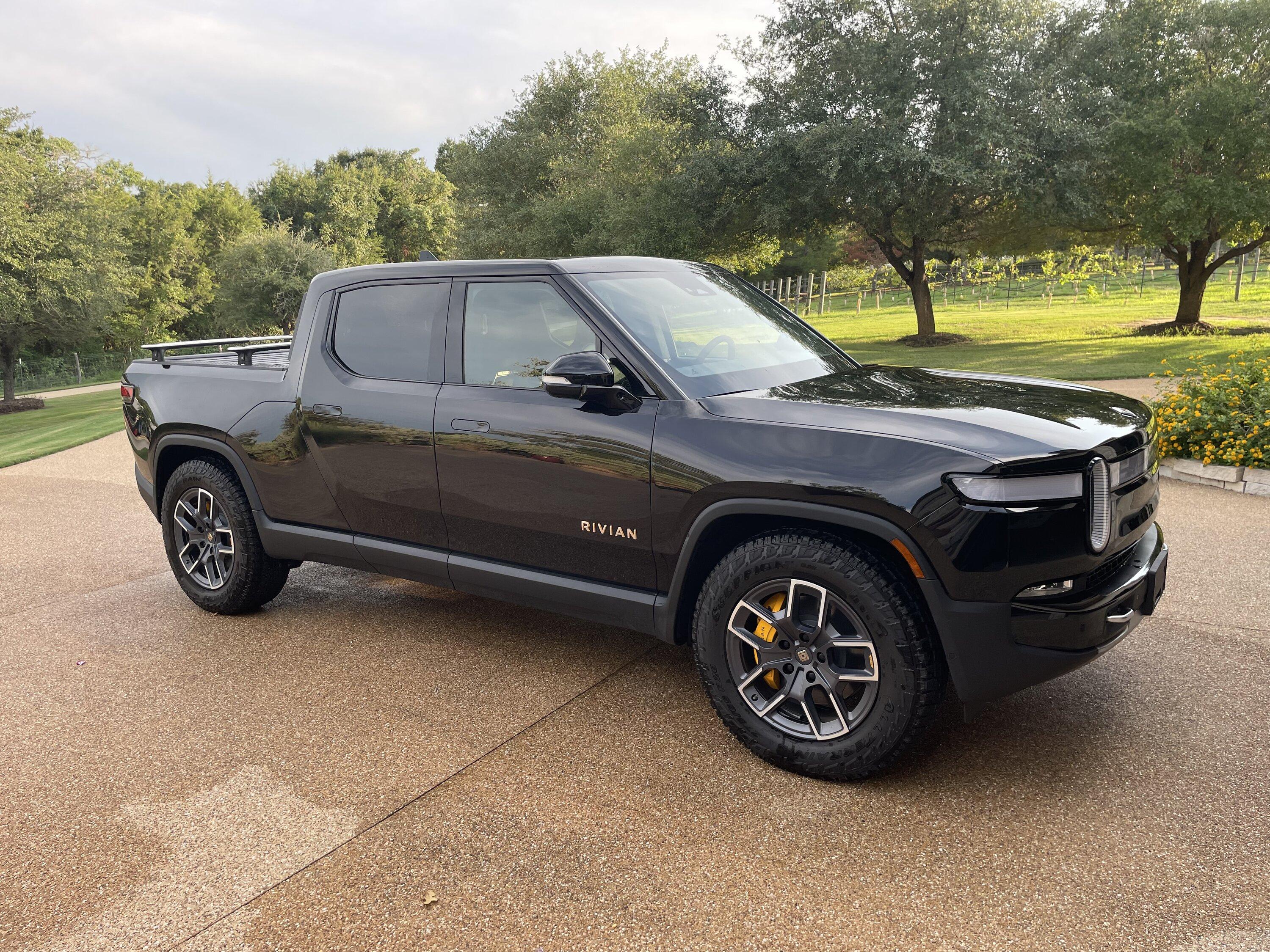 Rivian R1T R1S MIDNIGHT (Black) Rivian Photos IMG_5161