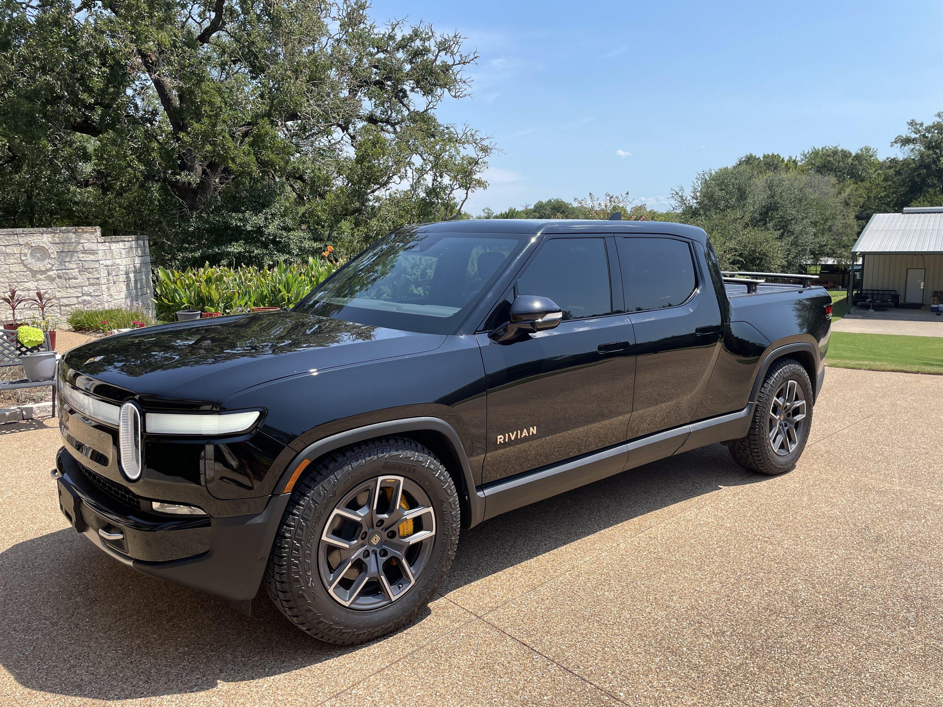 Rivian R1T R1S MIDNIGHT (Black) Rivian Photos IMG_5172