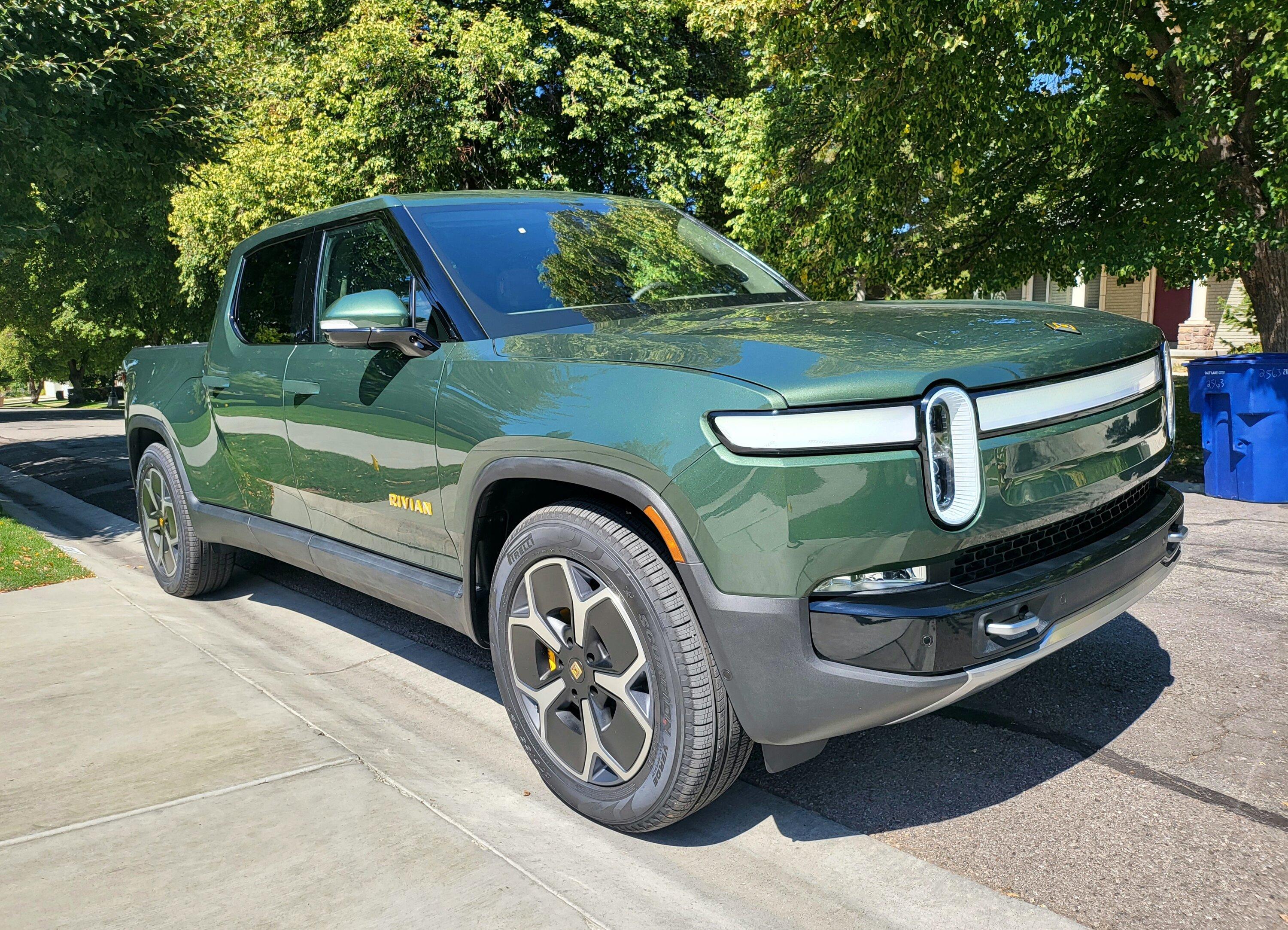 Rivian R1T R1S FOREST GREEN R1T Photos 20220907_123843