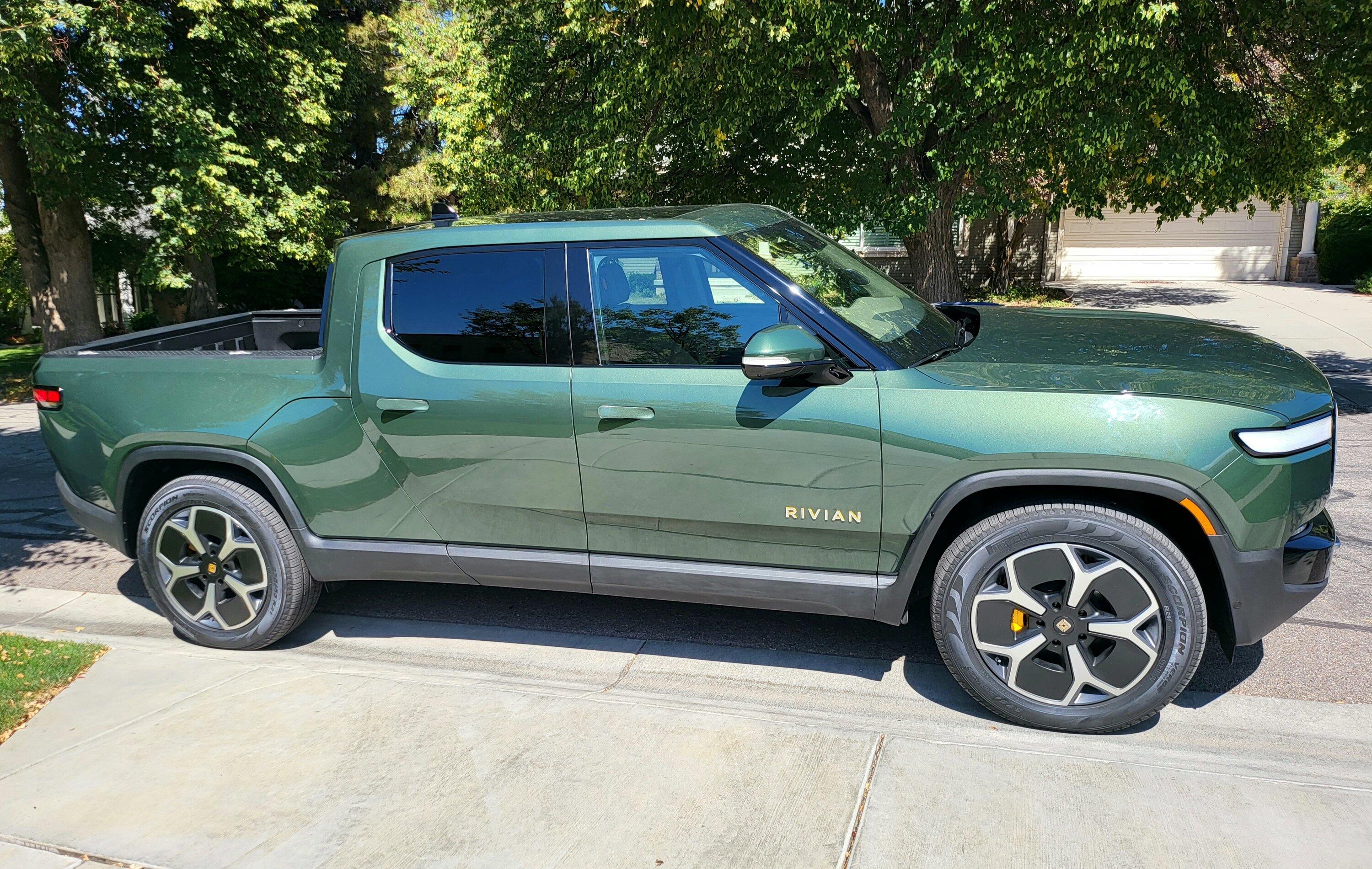 Rivian R1T R1S FOREST GREEN R1T Photos 20220907_123828