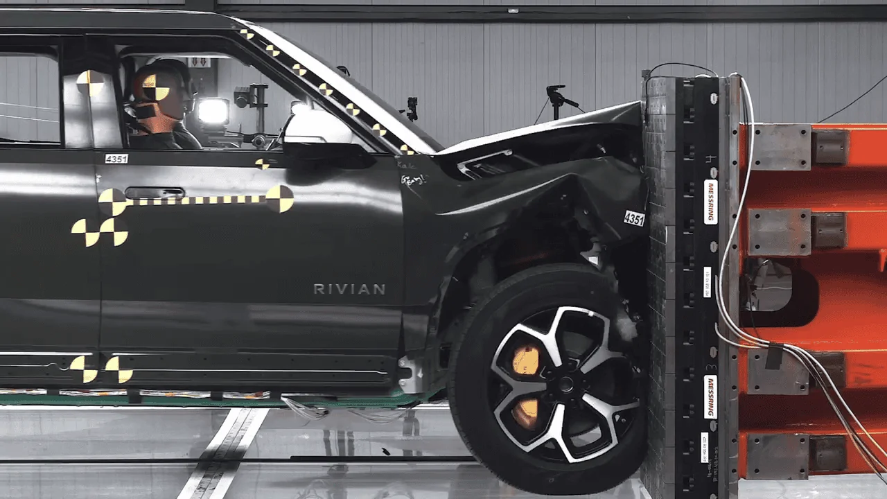 Rivian R1T R1S Rivian R1T crash test video, photos, analysis vlcsnap-2021-02-19-16h11m20s412