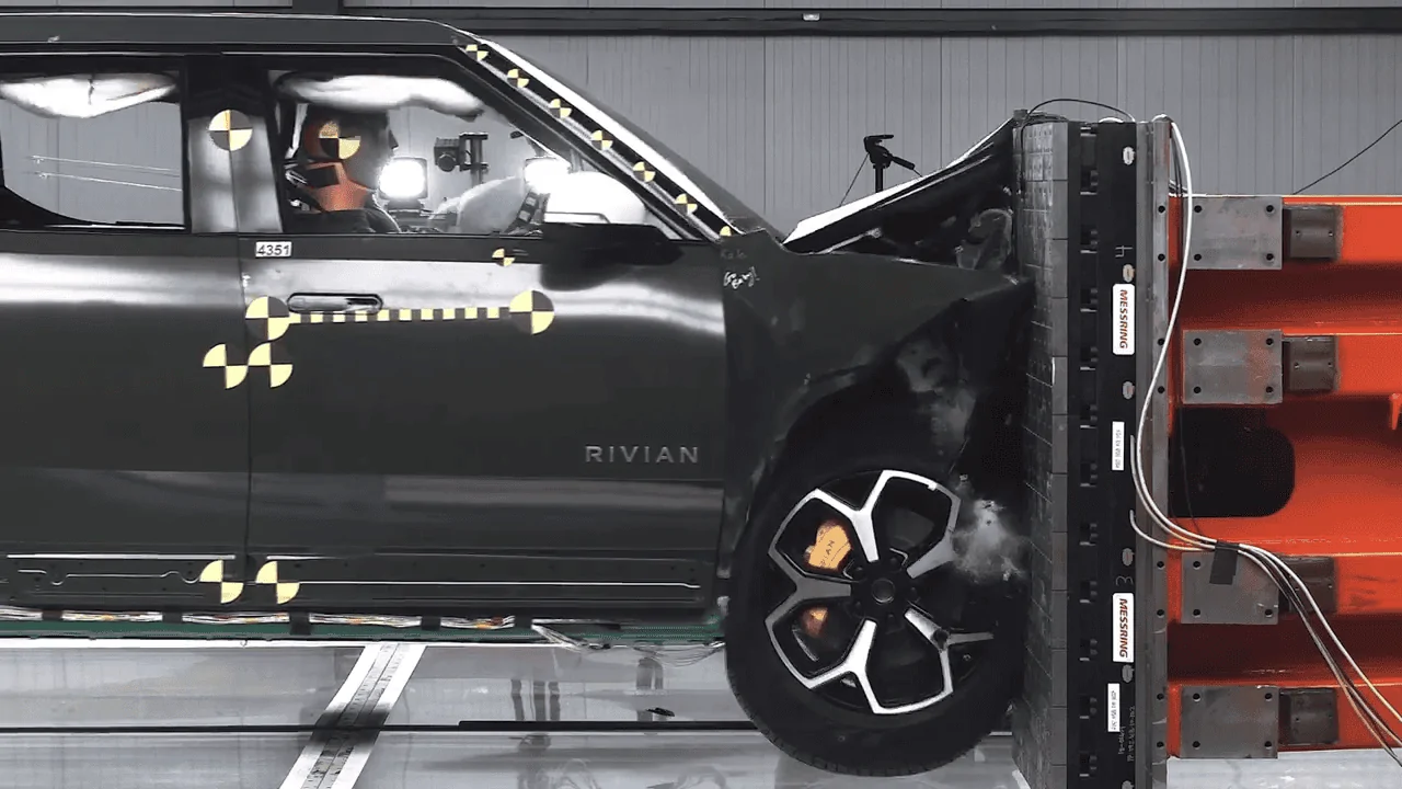 Rivian R1T R1S "Launch Green" paint stand-ins vlcsnap-2021-02-19-16h11m28s706