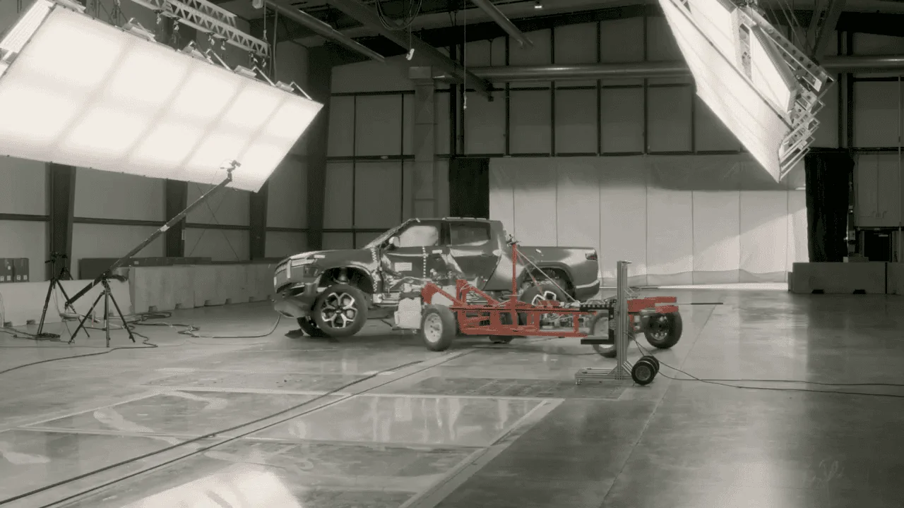 Rivian R1T R1S Rivian R1T crash test video, photos, analysis vlcsnap-2021-02-19-17h04m13s192