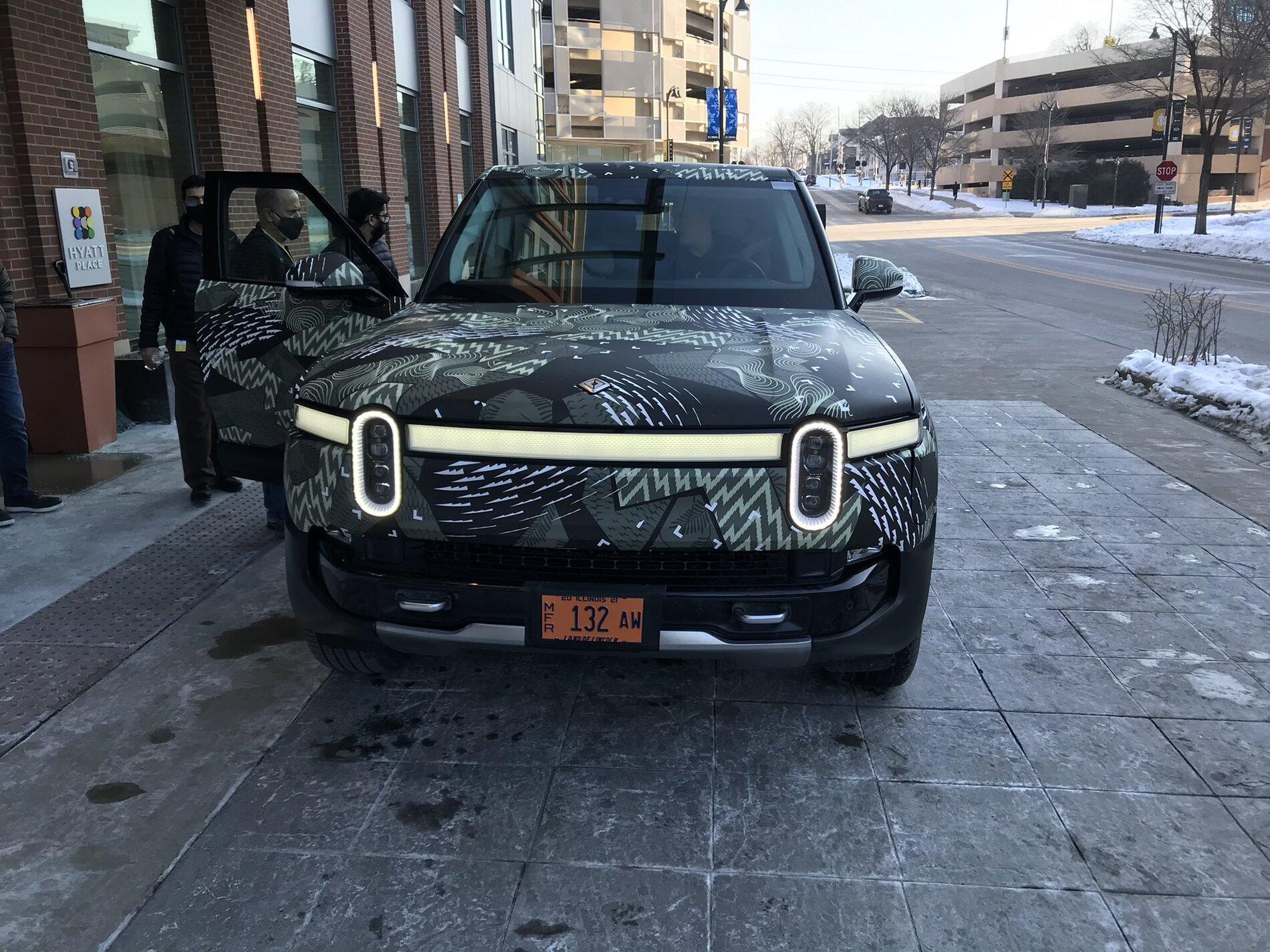 Rivian R1T R1S R1S Spotted Out Testing! Eutfw5_WYAEWxRF