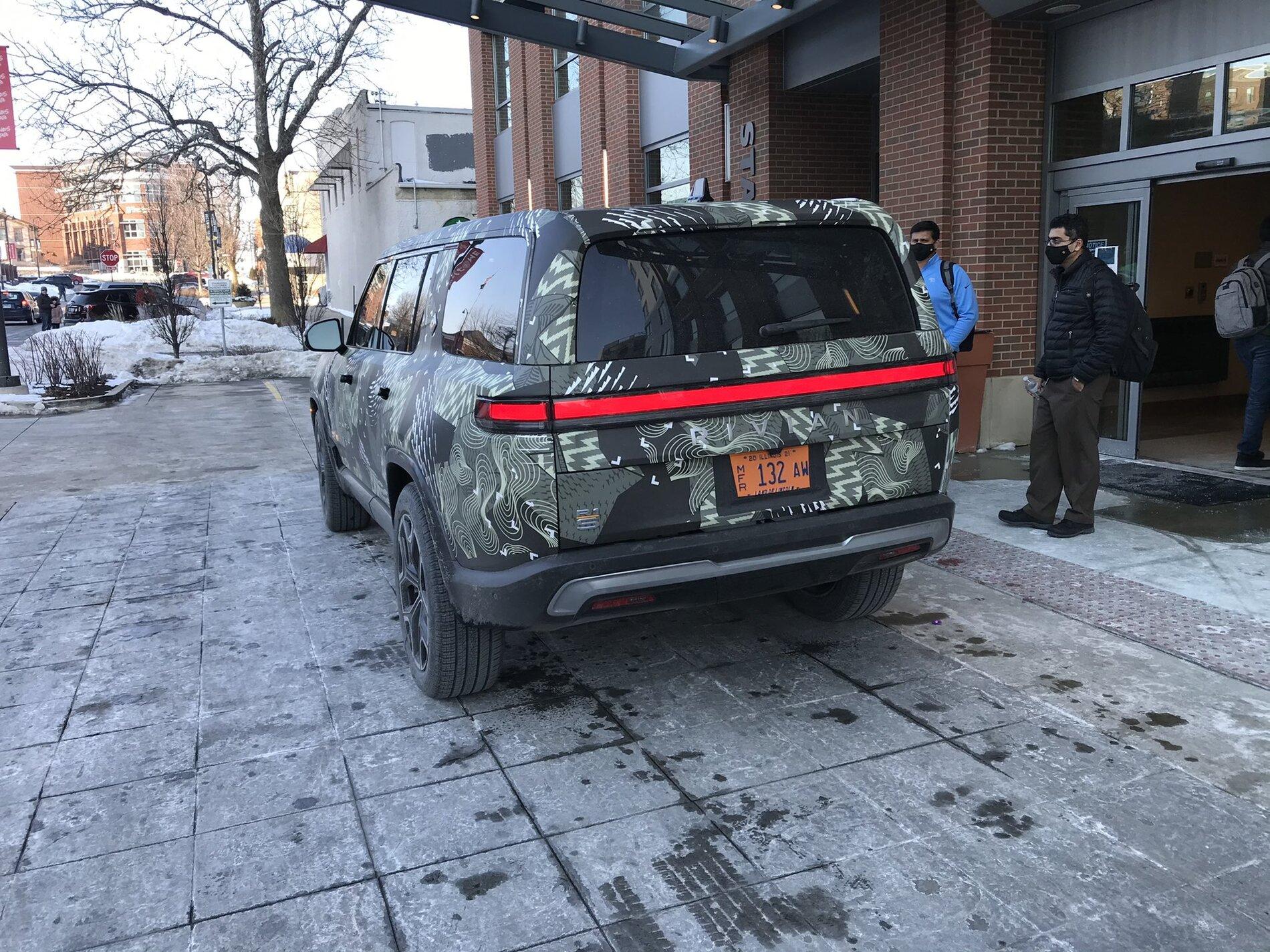Rivian R1T R1S R1S Spotted Out Testing! Eutfw6CXEAMwqvm