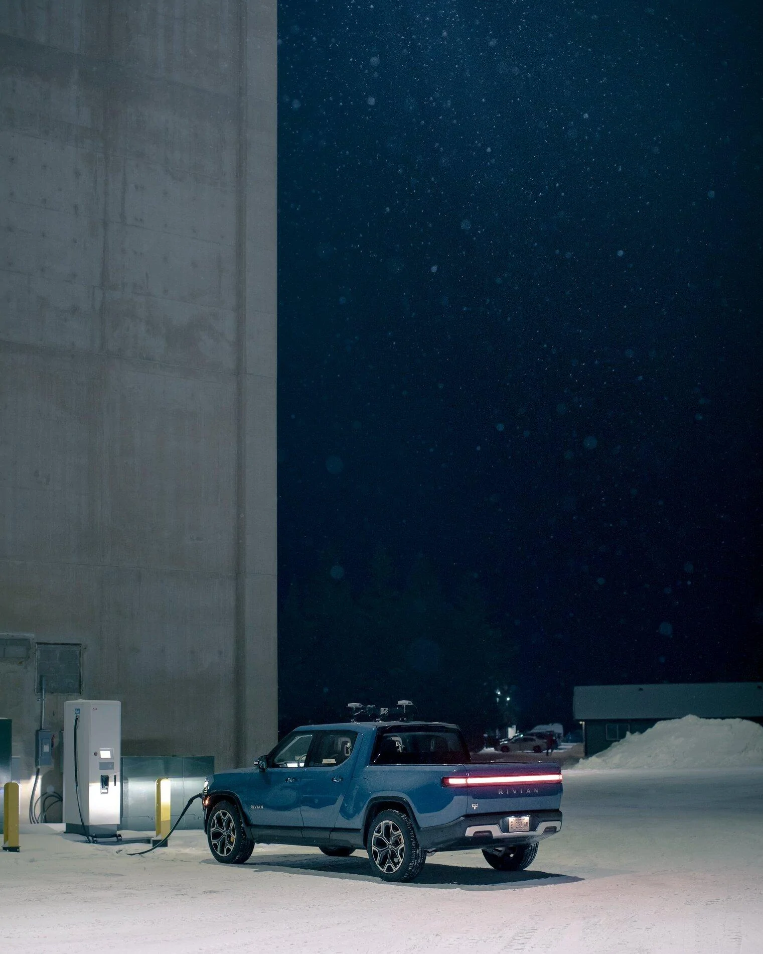Rivian R1T R1S Real Rivian Photos & Videos original.jpg;resize(2100,_)(3)