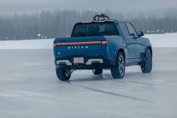 Rivian R1T R1S Real Rivian Photos & Videos original.jpg;resize(600,_)(7)