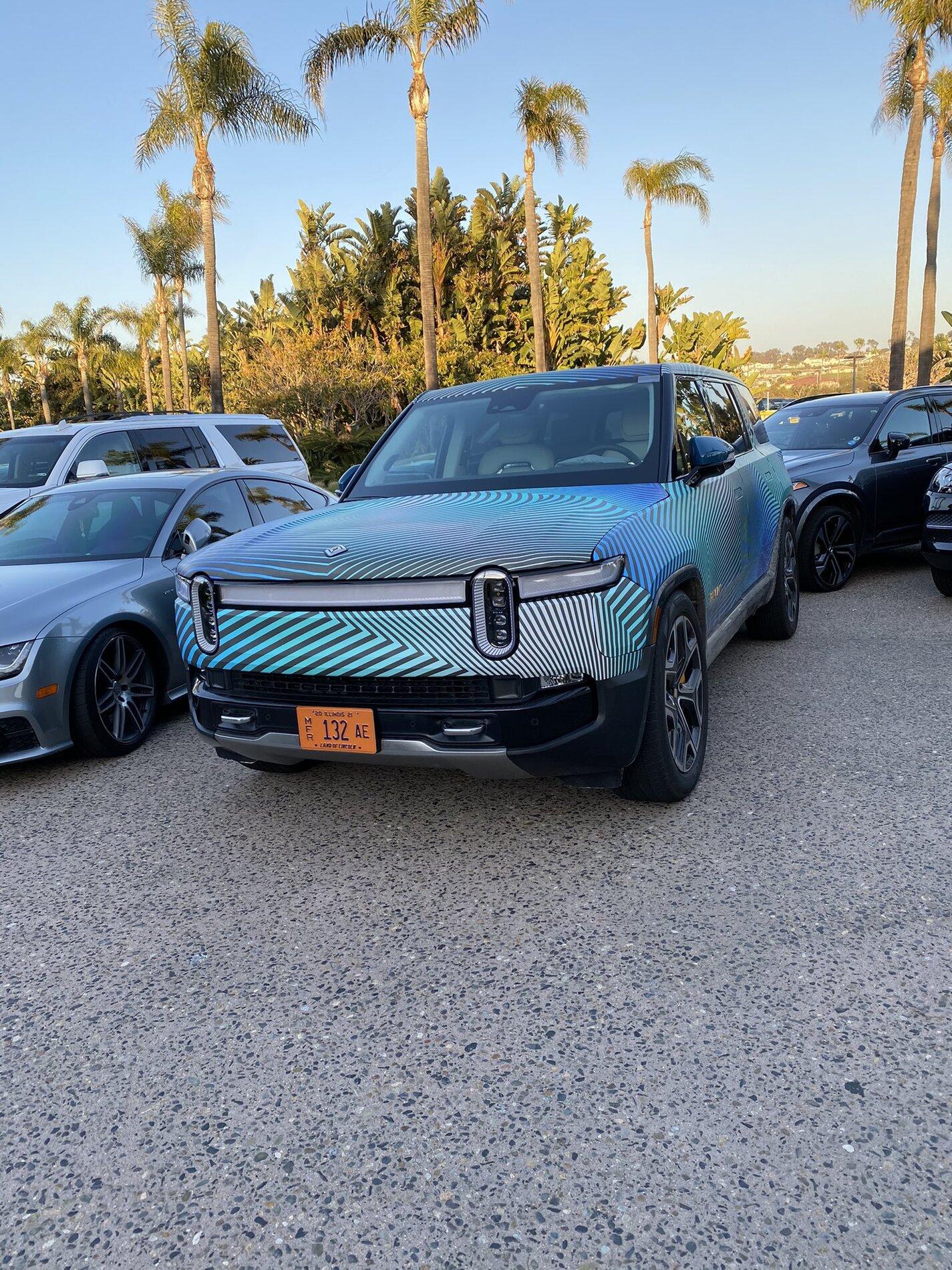 Rivian R1T R1S Real Rivian Photos & Videos 2A5A8BCC-6DA8-4F63-94A5-C84AC7D54B11
