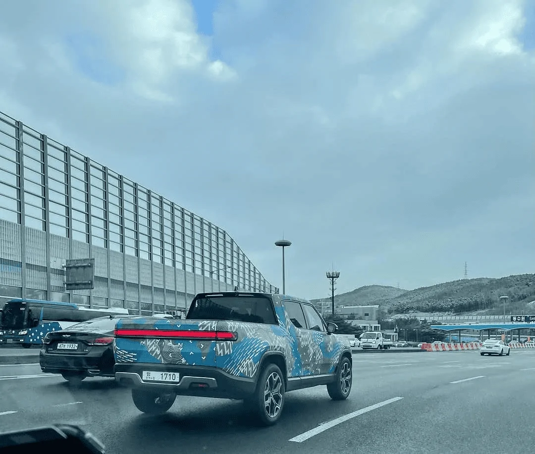 Rivian R1T R1S Real Rivian Photos & Videos 1614660886864