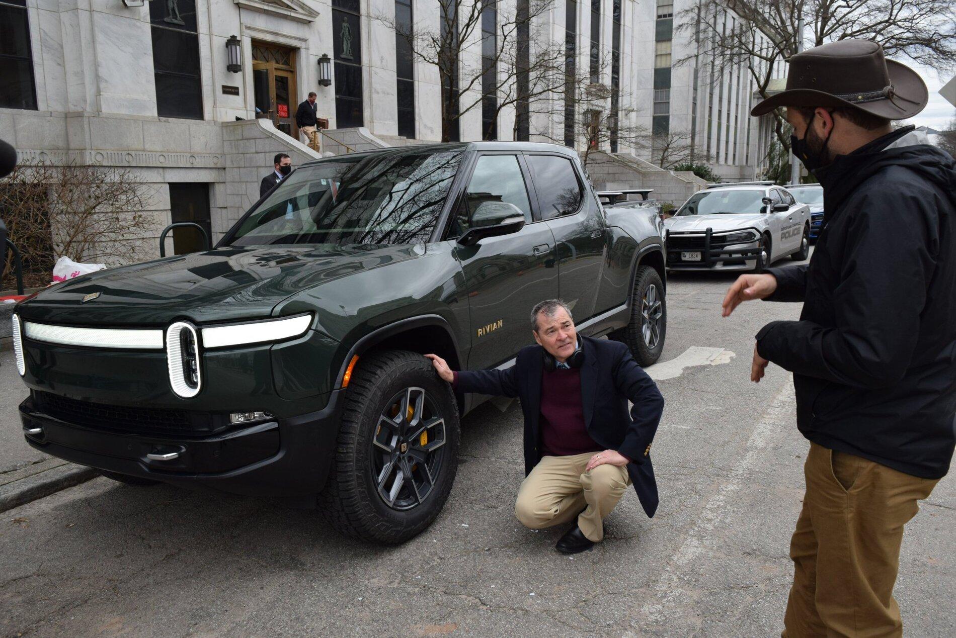 Rivian R1T R1S Launch Green - Come on Rivian, Pictures Please! IMG_1868.JPG