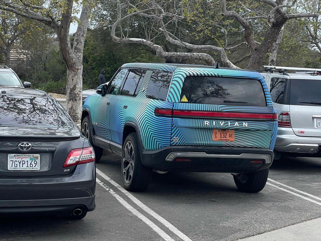 Rivian R1T R1S R1T and R1S sightings from the weekend 158618814_487496342247119_7008432397094573265_n