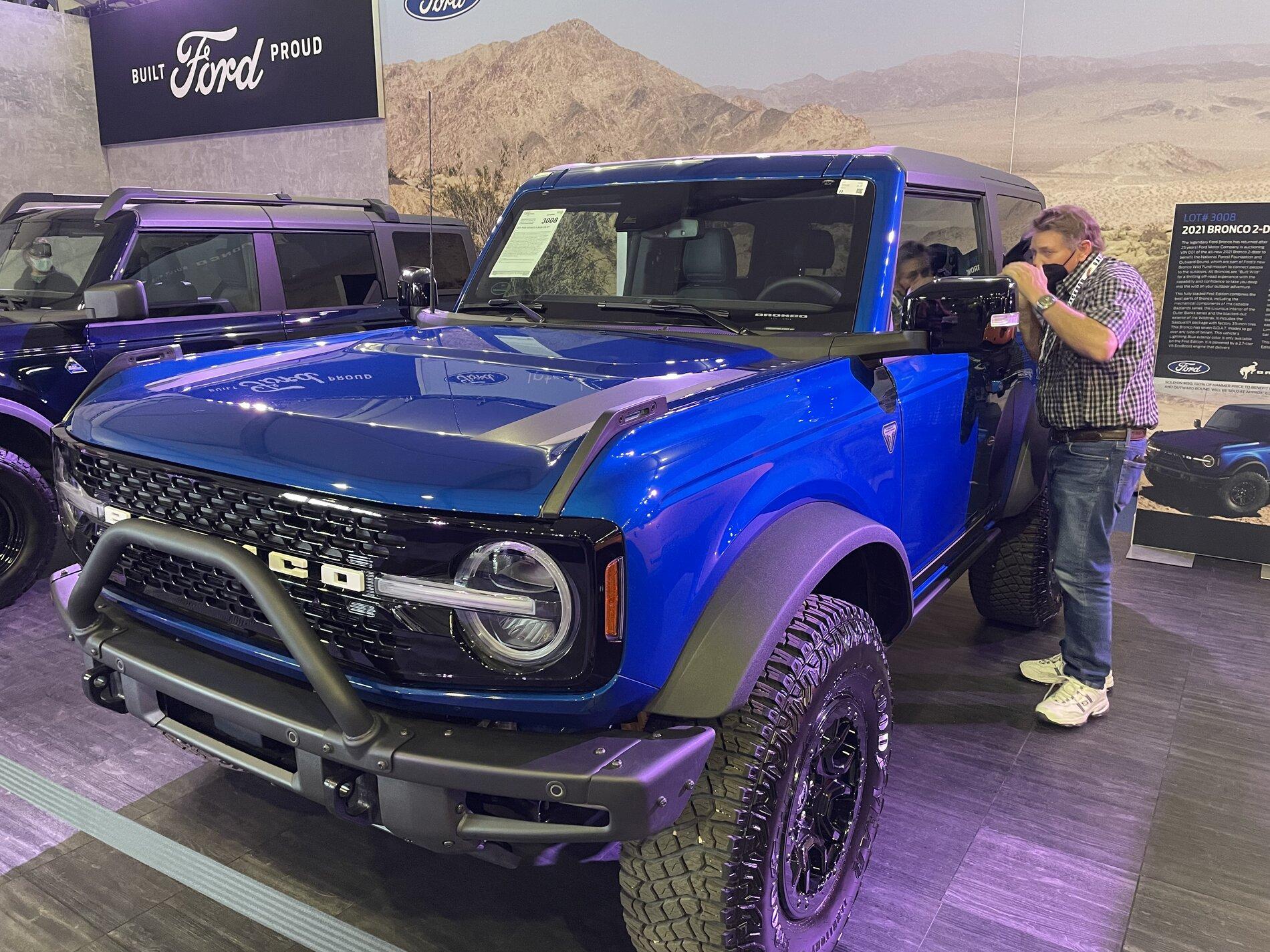Rivian R1T R1S HUMMER EV Pickup first official look Bronco1.JPG