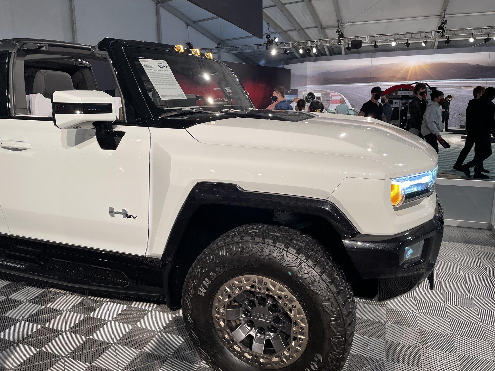 Rivian R1T R1S HUMMER EV Pickup first official look Hummer2.JPG