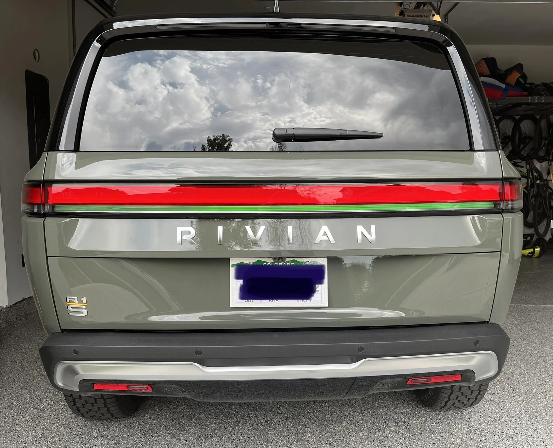 Rivian R1T R1S ? LAUNCH GREEN R1S  Photos 4CB15AF6-7905-4947-9696-0B61213C7B79