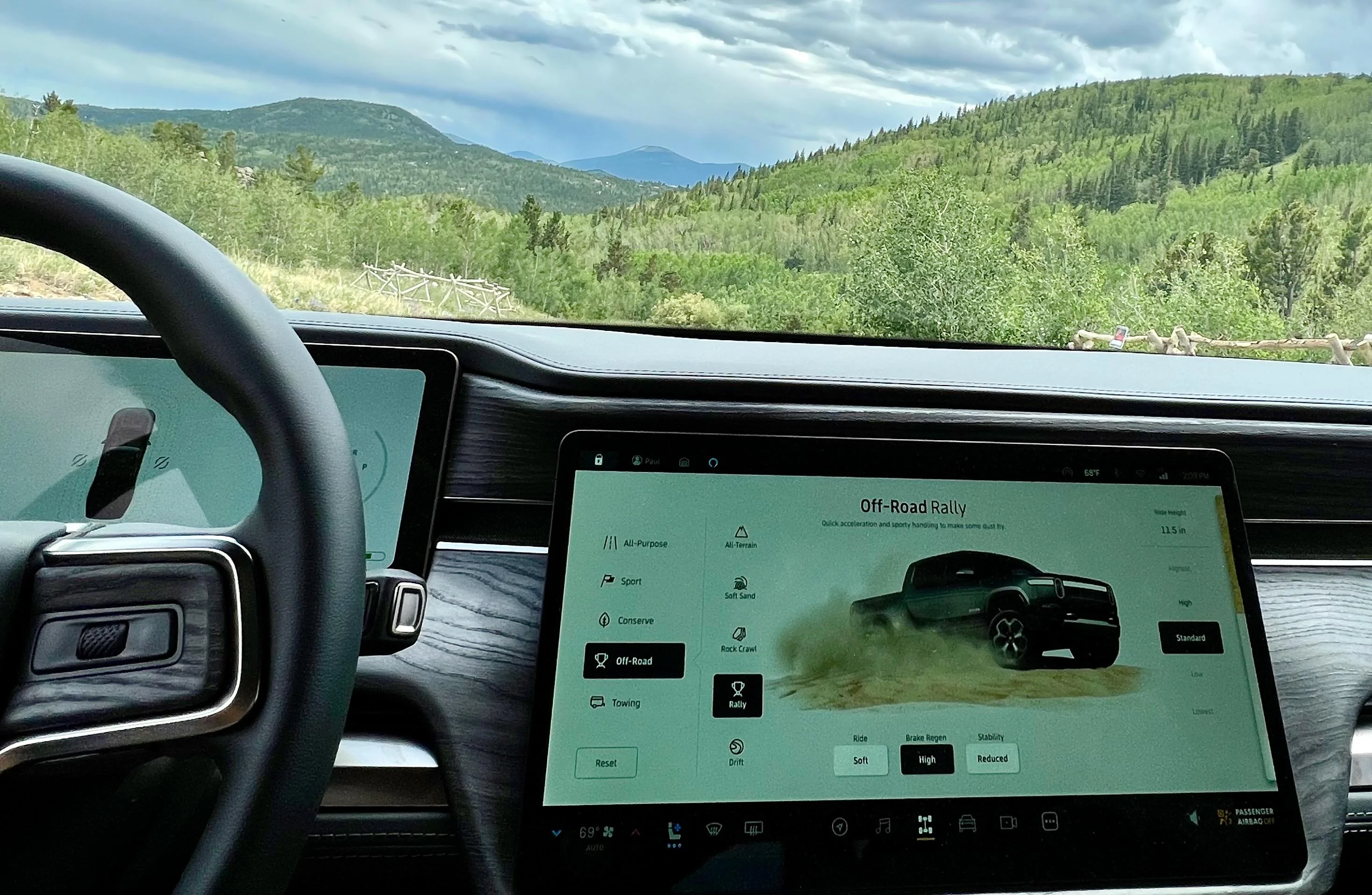 Rivian R1T R1S Our R1S is here! Rivian yankee hill - 3