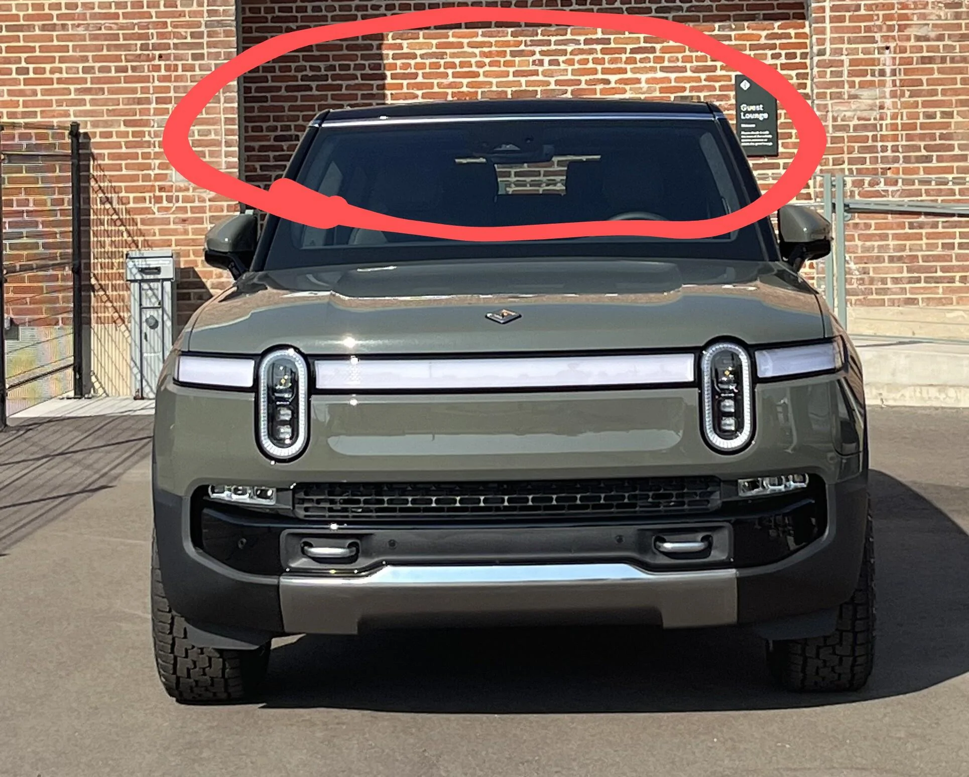 Rivian R1T R1S Our R1S is here! D428CFEC-E782-475A-BE36-314FE3DF331F~2