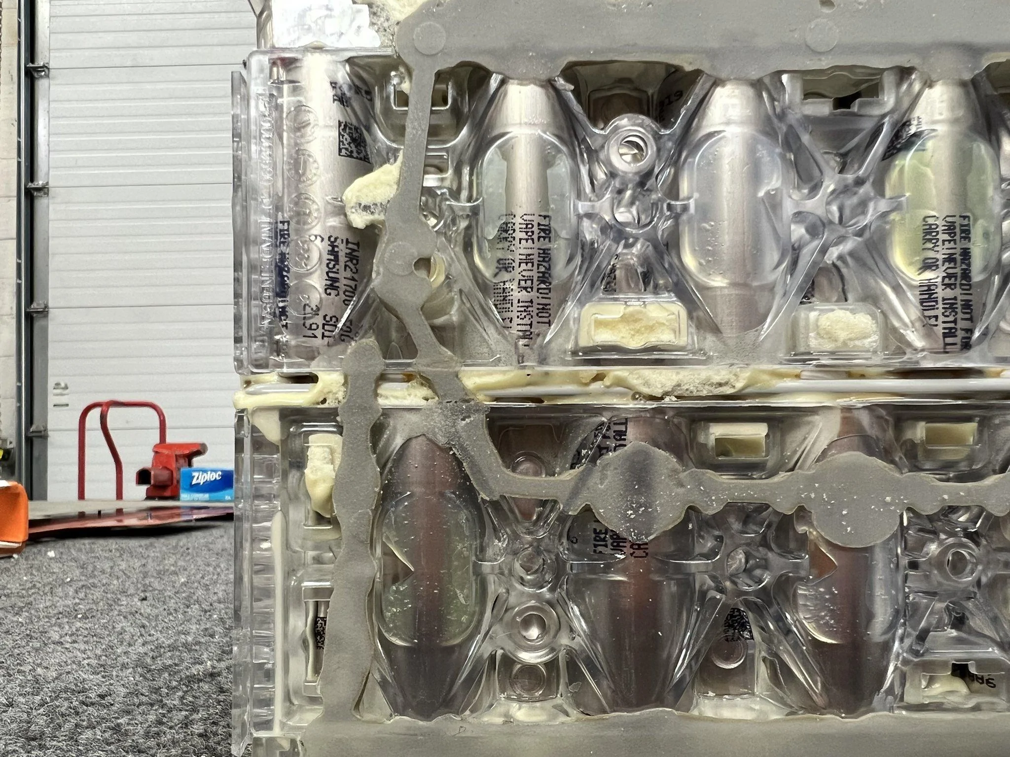 Rivian R1T R1S Sandy Munro Tearing Down Rivian R1T Battery Pack FcPBzoyXwAEciI4