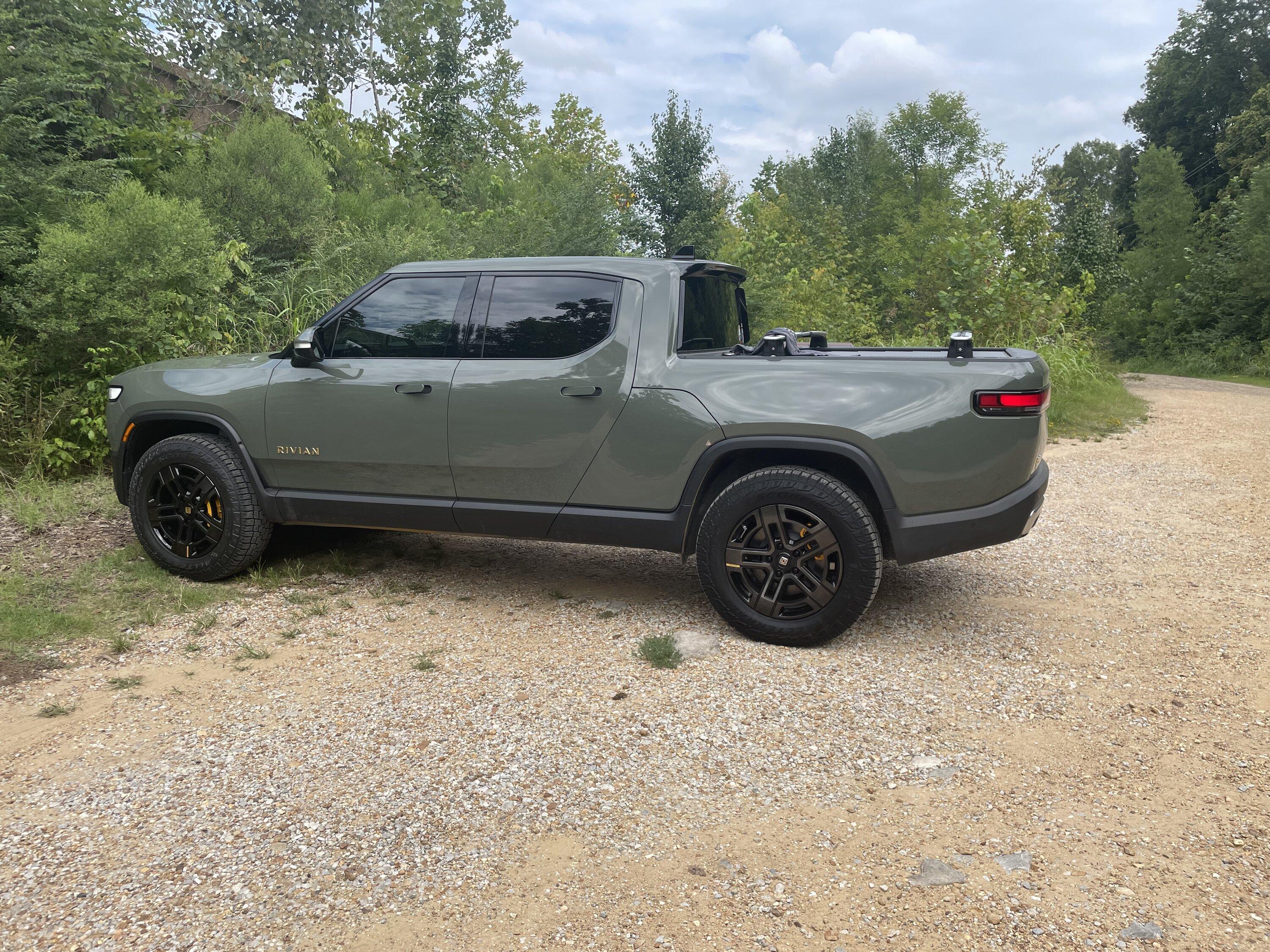 Rivian R1T R1S Real Rivian Photos & Videos 1667AAB3-5C82-4A40-912B-09C916EB74C1