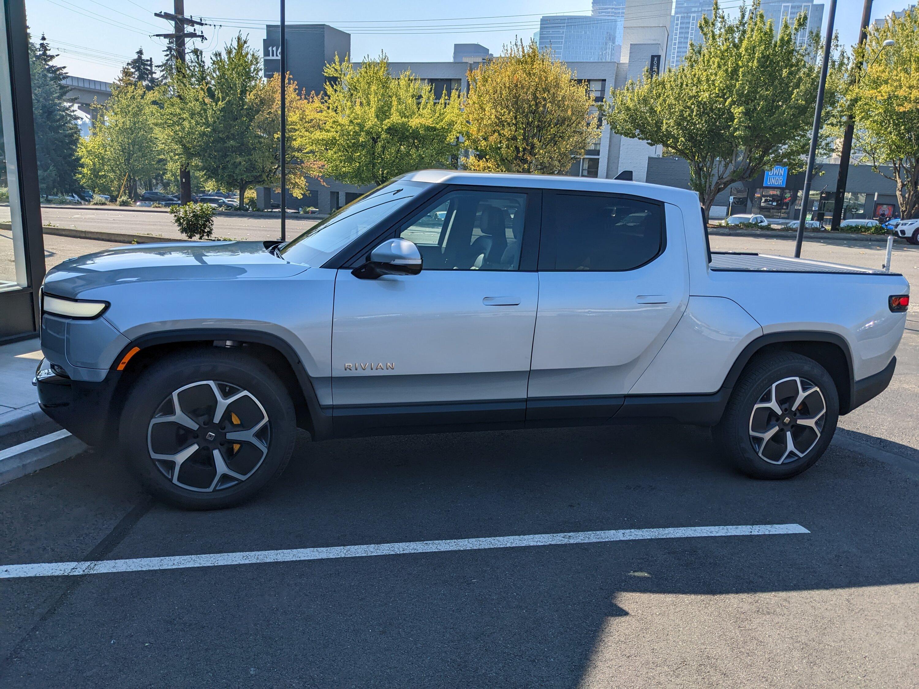 Rivian R1T R1S Aug/Sept R1S: confirmation email + guide assigned!! PXL_20220910_211940713