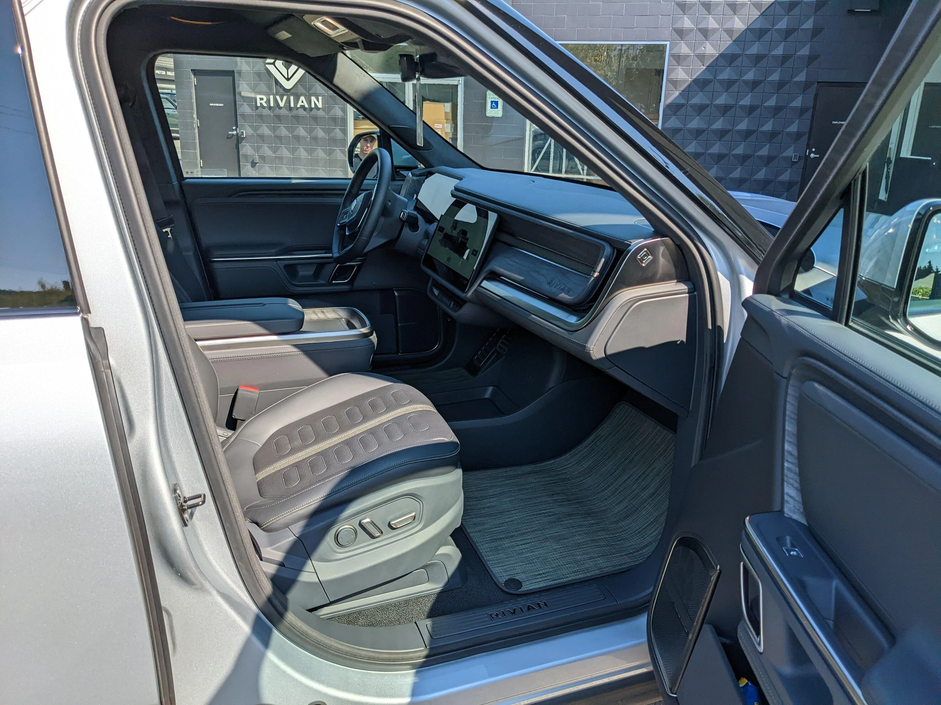 Rivian R1T R1S Aug/Sept R1S: confirmation email + guide assigned!! PXL_20220910_213507212