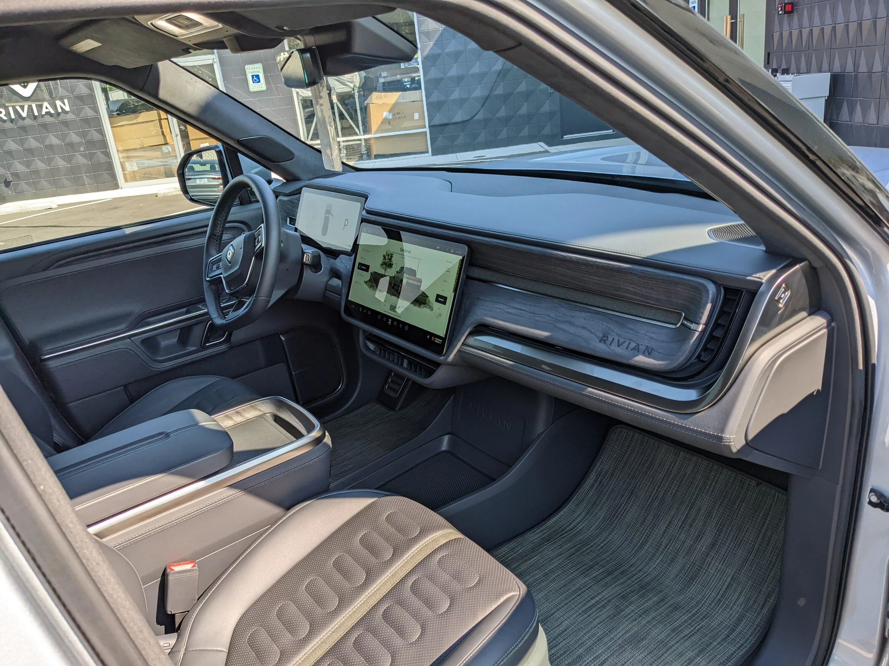 Rivian R1T R1S Aug/Sept R1S: confirmation email + guide assigned!! PXL_20220910_213511376.MP