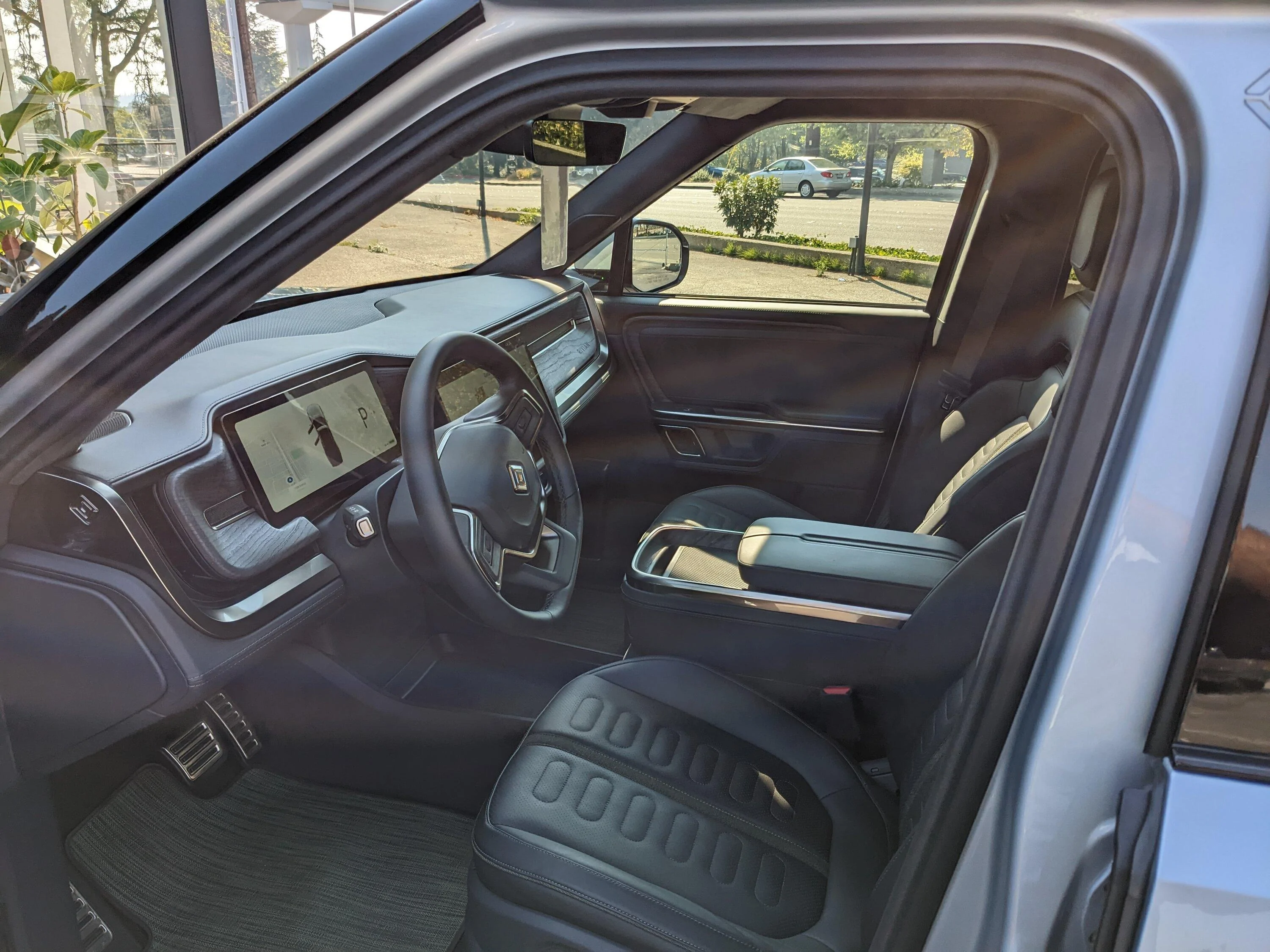 Rivian R1T R1S Aug/Sept R1S: confirmation email + guide assigned!! PXL_20220910_213213366