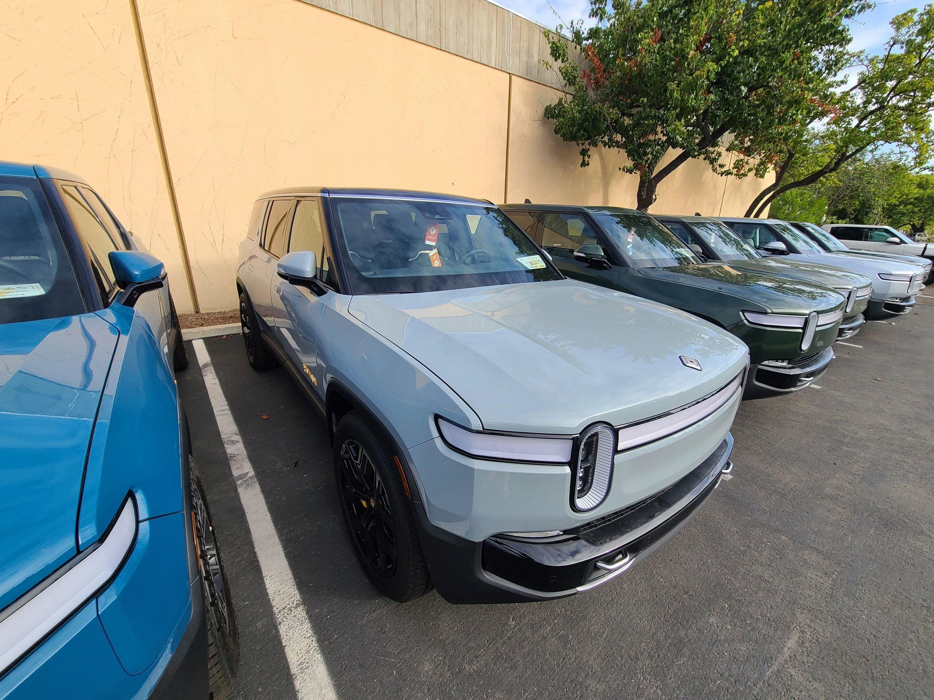 Rivian R1T R1S Any R1S pre-orders hear from guides recently? Lime3