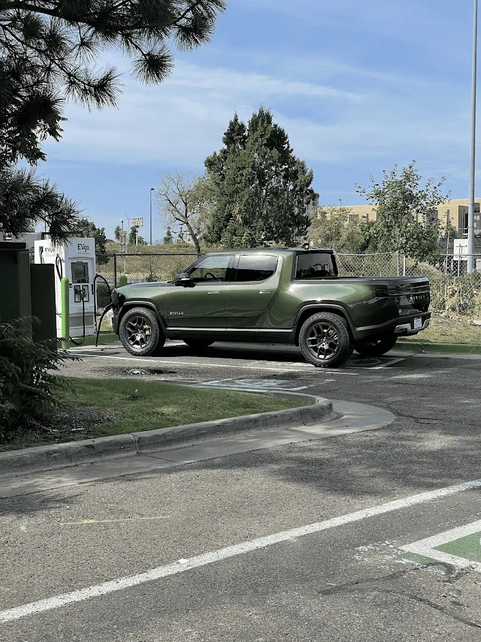 Rivian R1T R1S FOREST GREEN R1T Photos 1663103557731