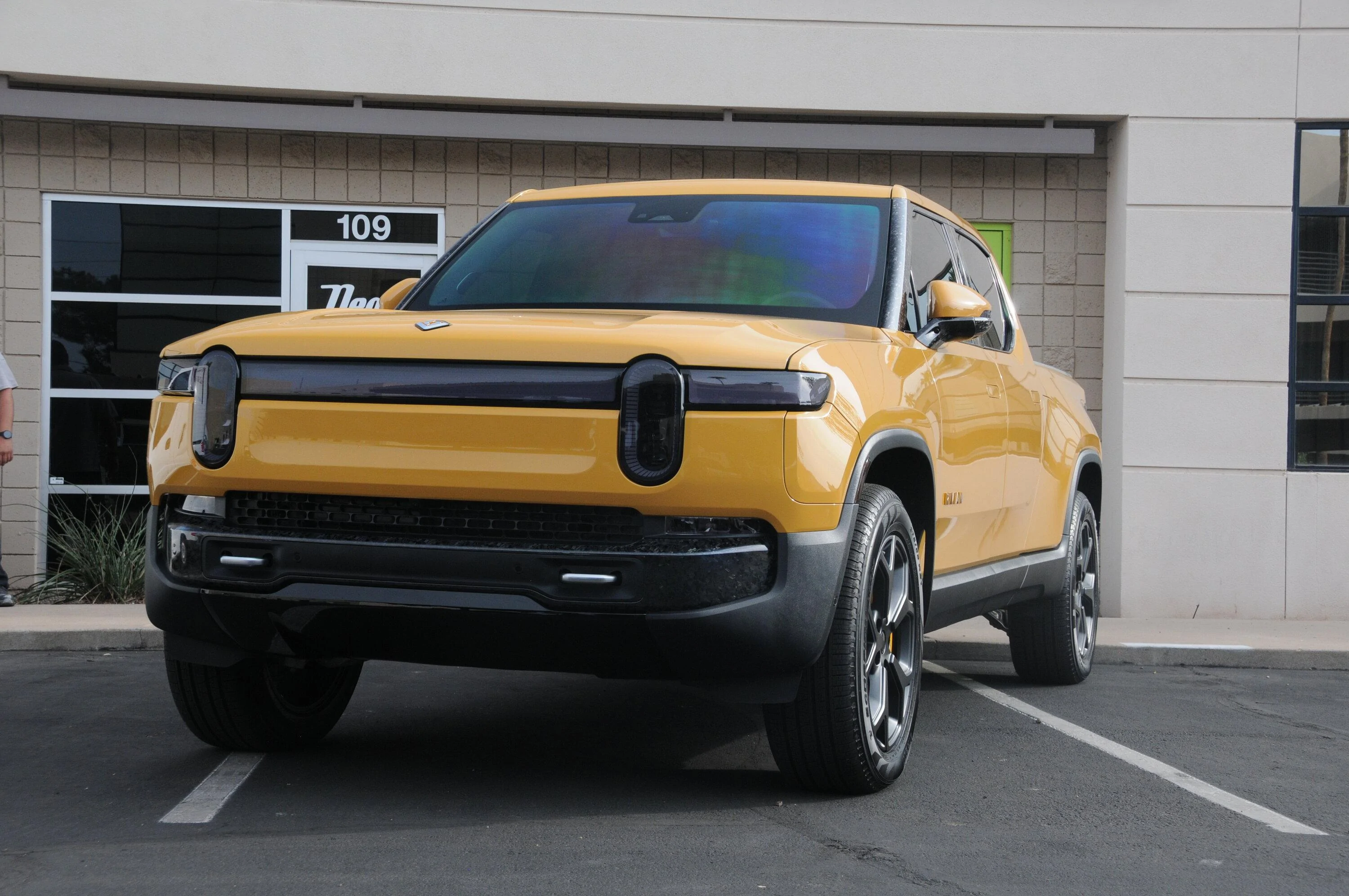 Rivian R1T R1S COMPASS YELLOW R1T Photos D3S_8102
