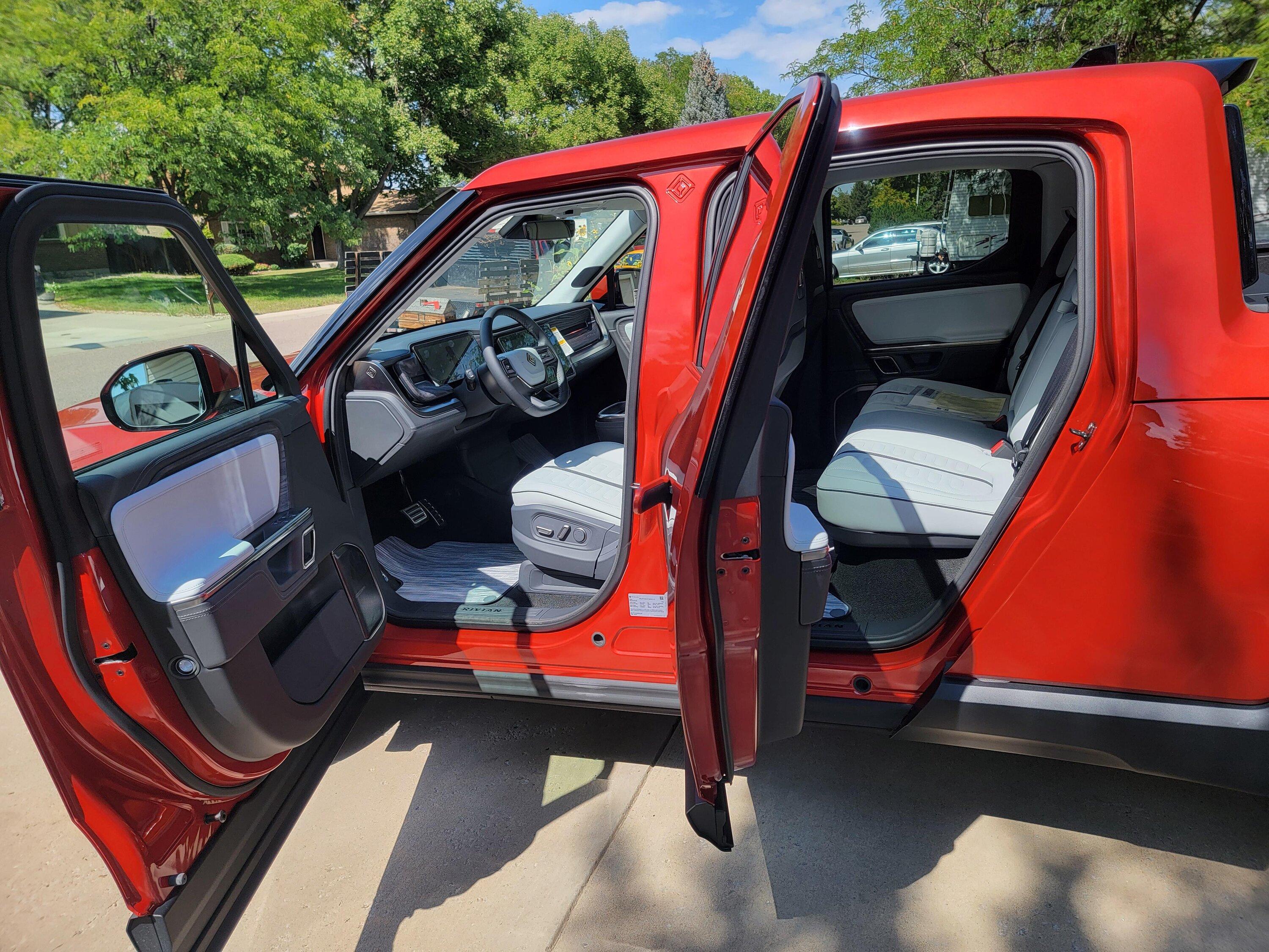 Rivian R1T R1S OCEAN COAST Rivian Interior Photos 93gb35n7zpn91