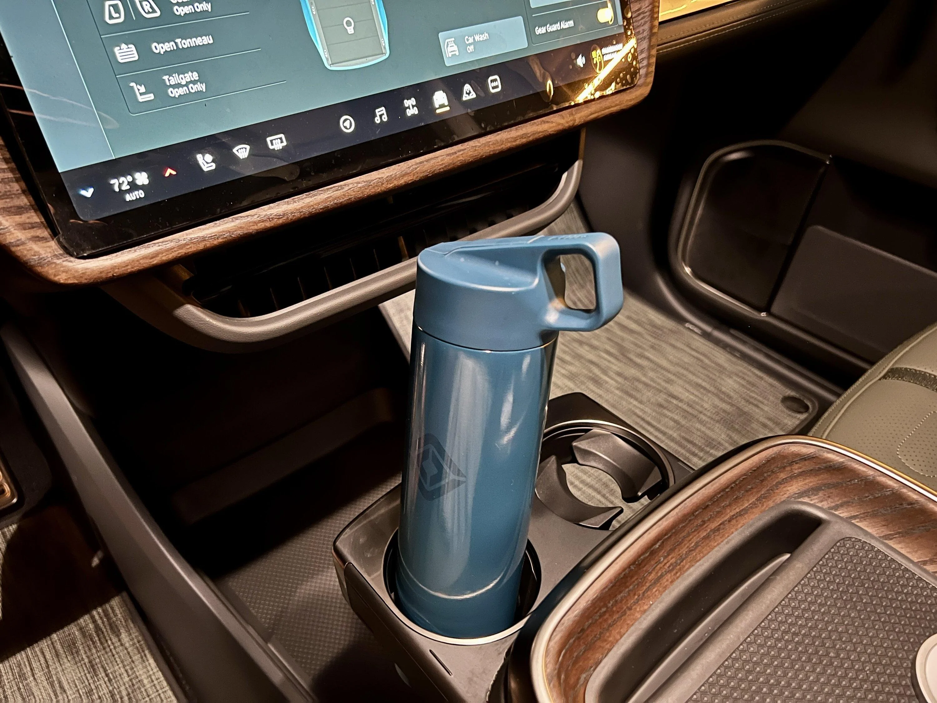 Rivian R1T R1S RIVIAN BLUE Rivian Photos E44ED33F-97D9-4F1B-ABD6-A068AED2D77B