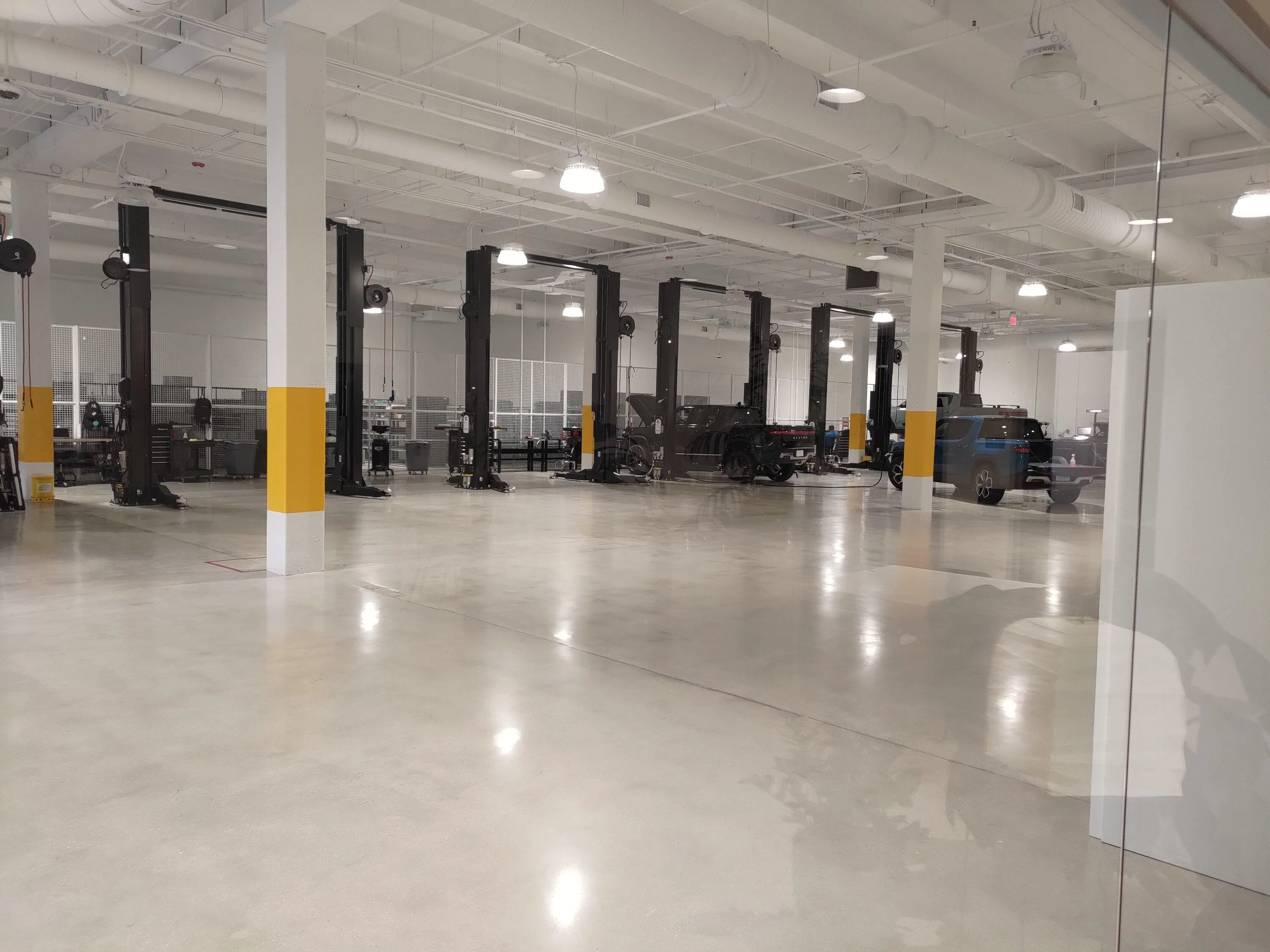 Rivian R1T R1S Visited the Rivian Miami Service Center - Photos P_20220914_094735