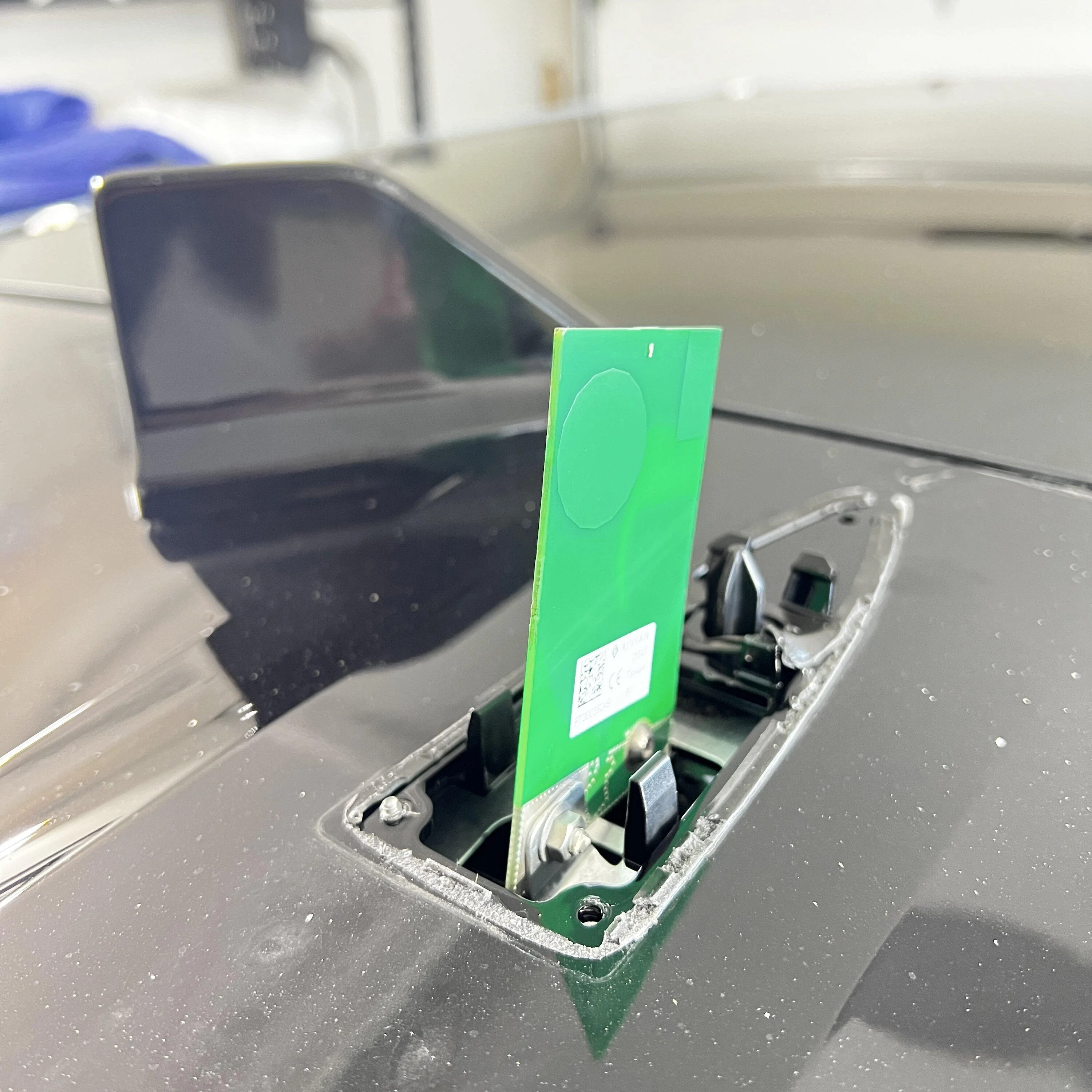 Rivian R1T R1S Naked Sharkfin - a look at what's underneath IMG_4407