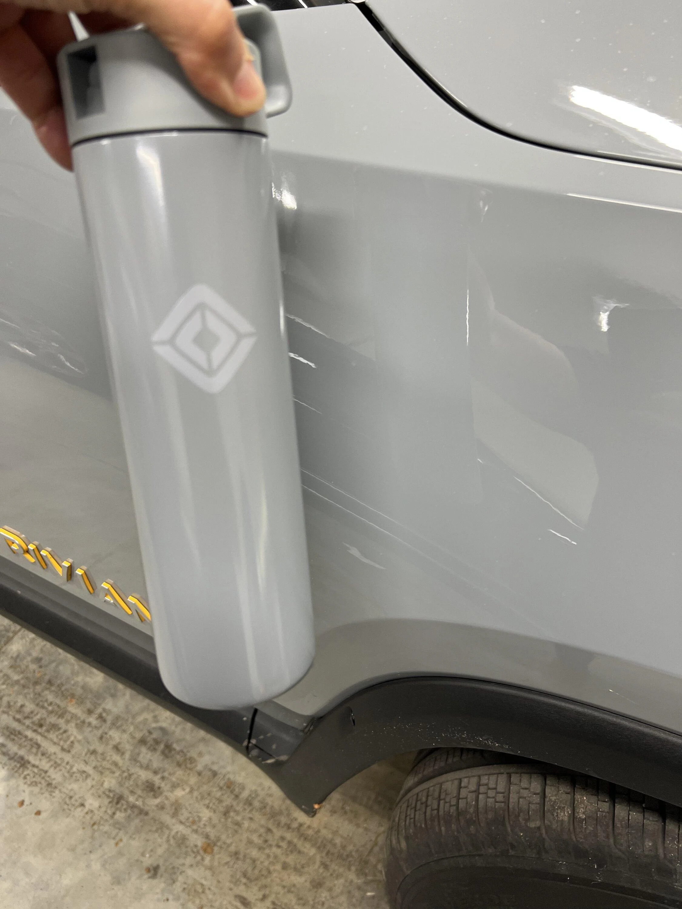 Rivian R1T R1S LIMESTONE R1T Photos 393CC69E-ADCF-4CB7-B088-DCADBE23788D