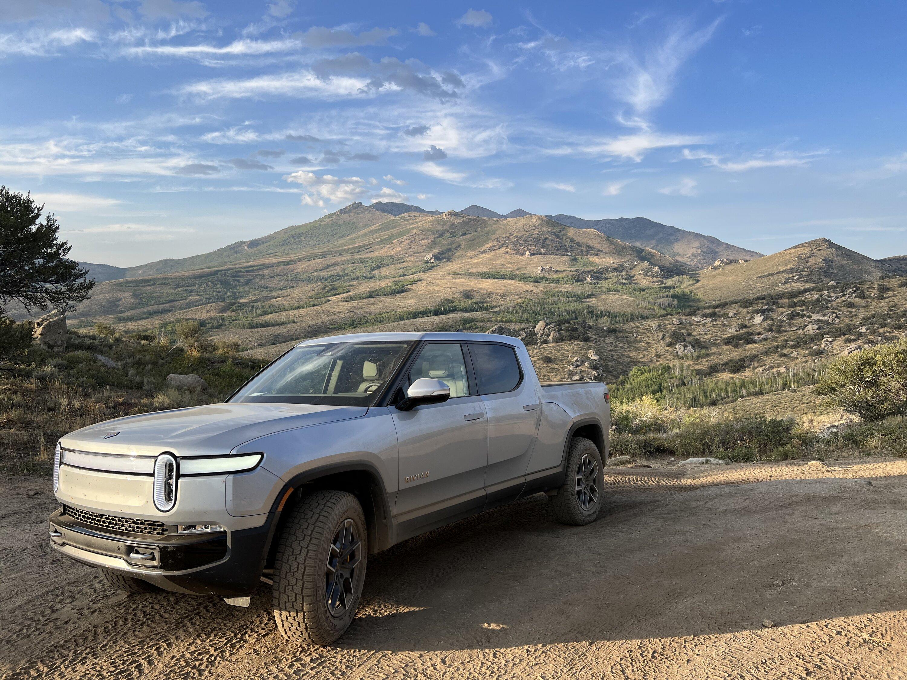 Rivian R1T R1S LA SILVER Rivian Photos 17752388-0DDD-46B2-BC14-AB470D7CF360