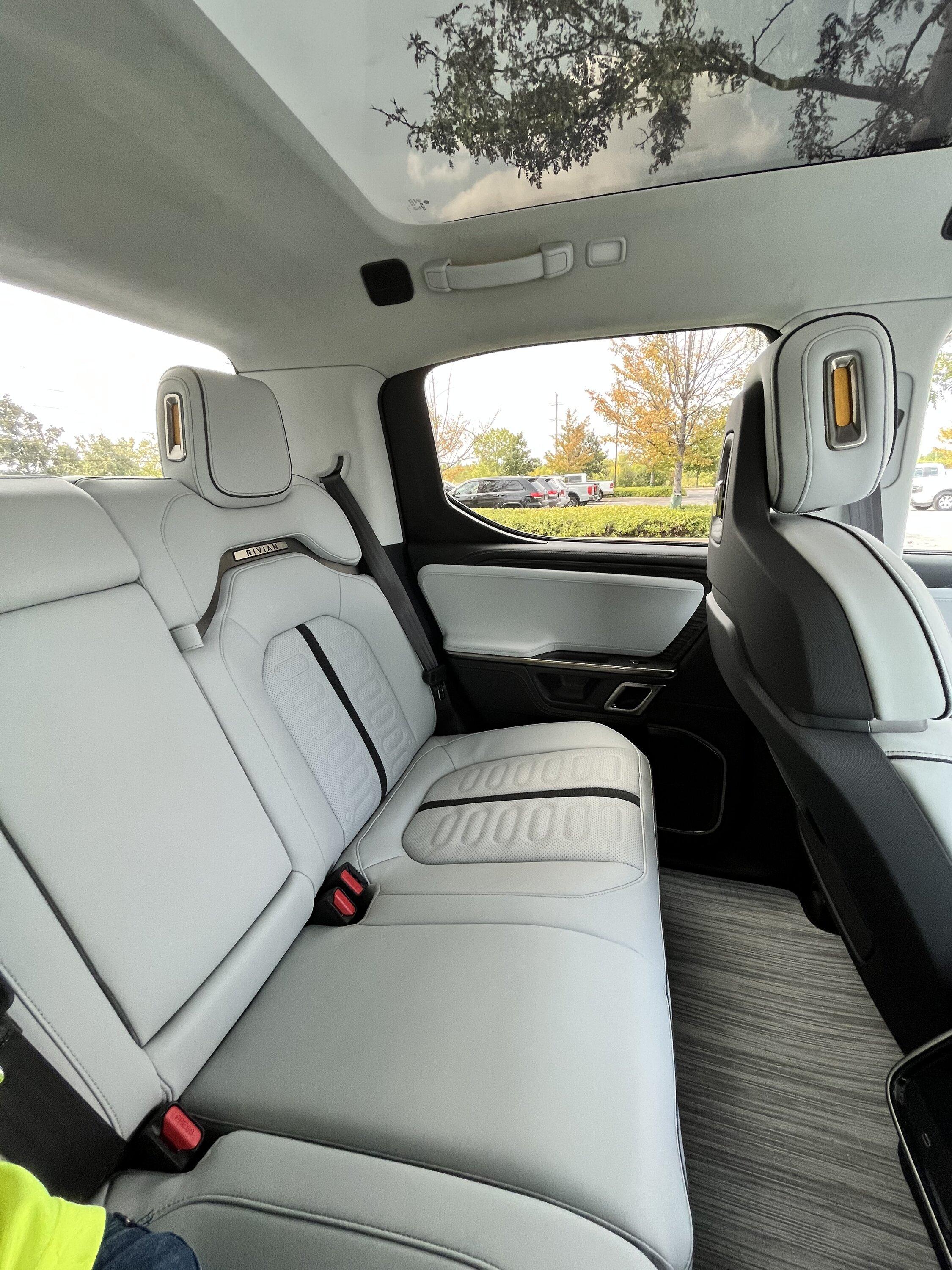 Rivian R1T R1S OCEAN COAST Rivian Interior Photos 34CA6475-C3F0-4850-852A-FEFE893821ED
