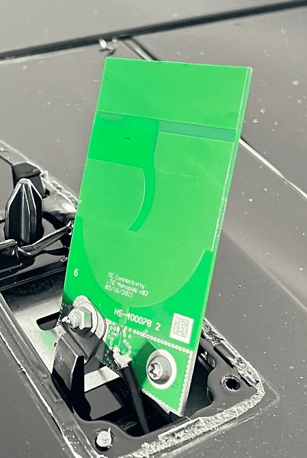 Rivian R1T R1S Naked Sharkfin - a look at what's underneath 1663266080417