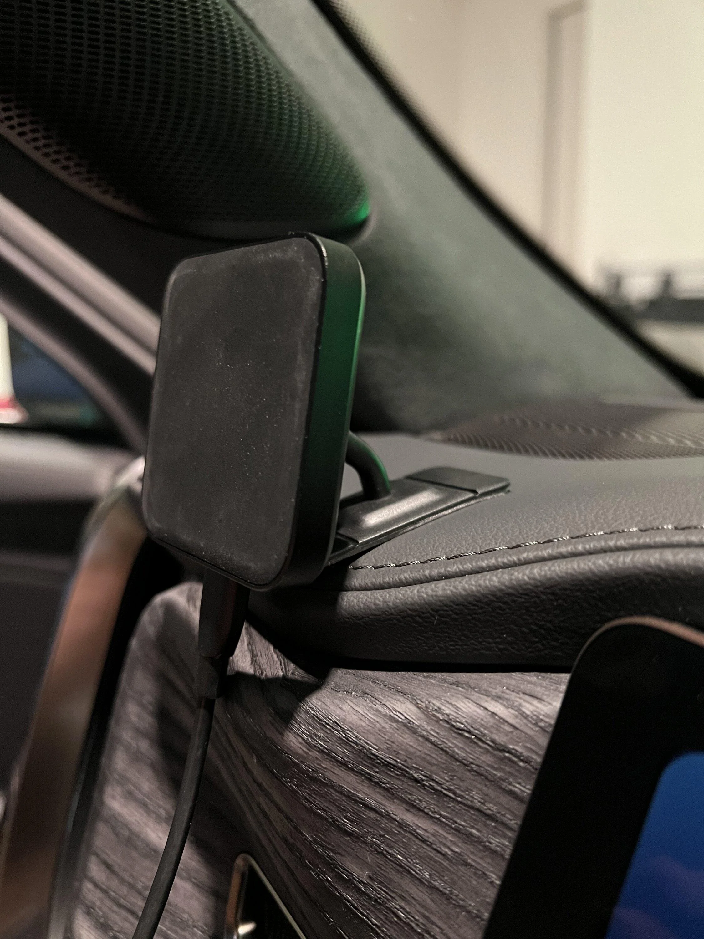Rivian R1T R1S Mounting a cell phone.  Has anyone done it? IMG_4031