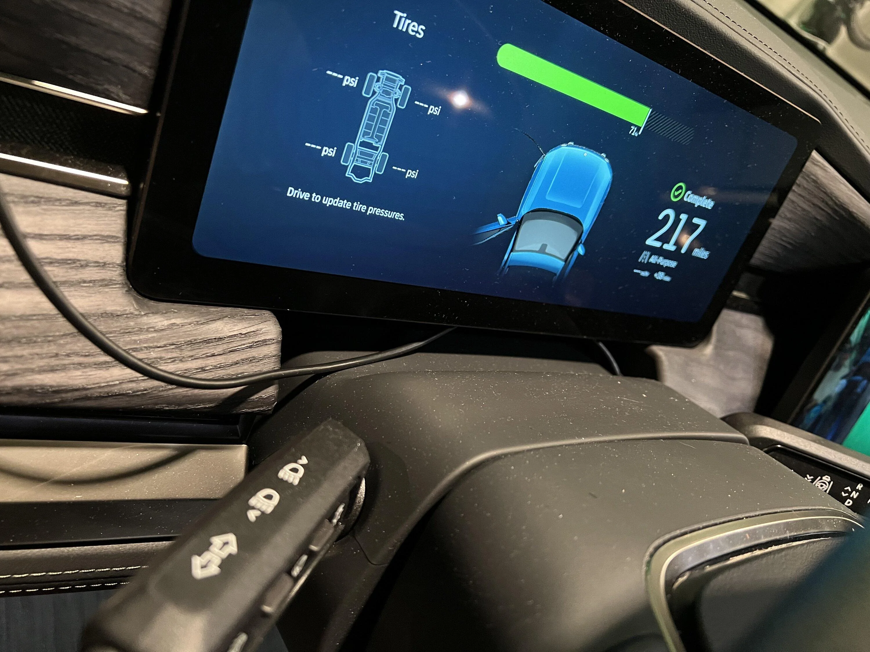 Rivian R1T R1S Mounting a cell phone.  Has anyone done it? IMG_4034