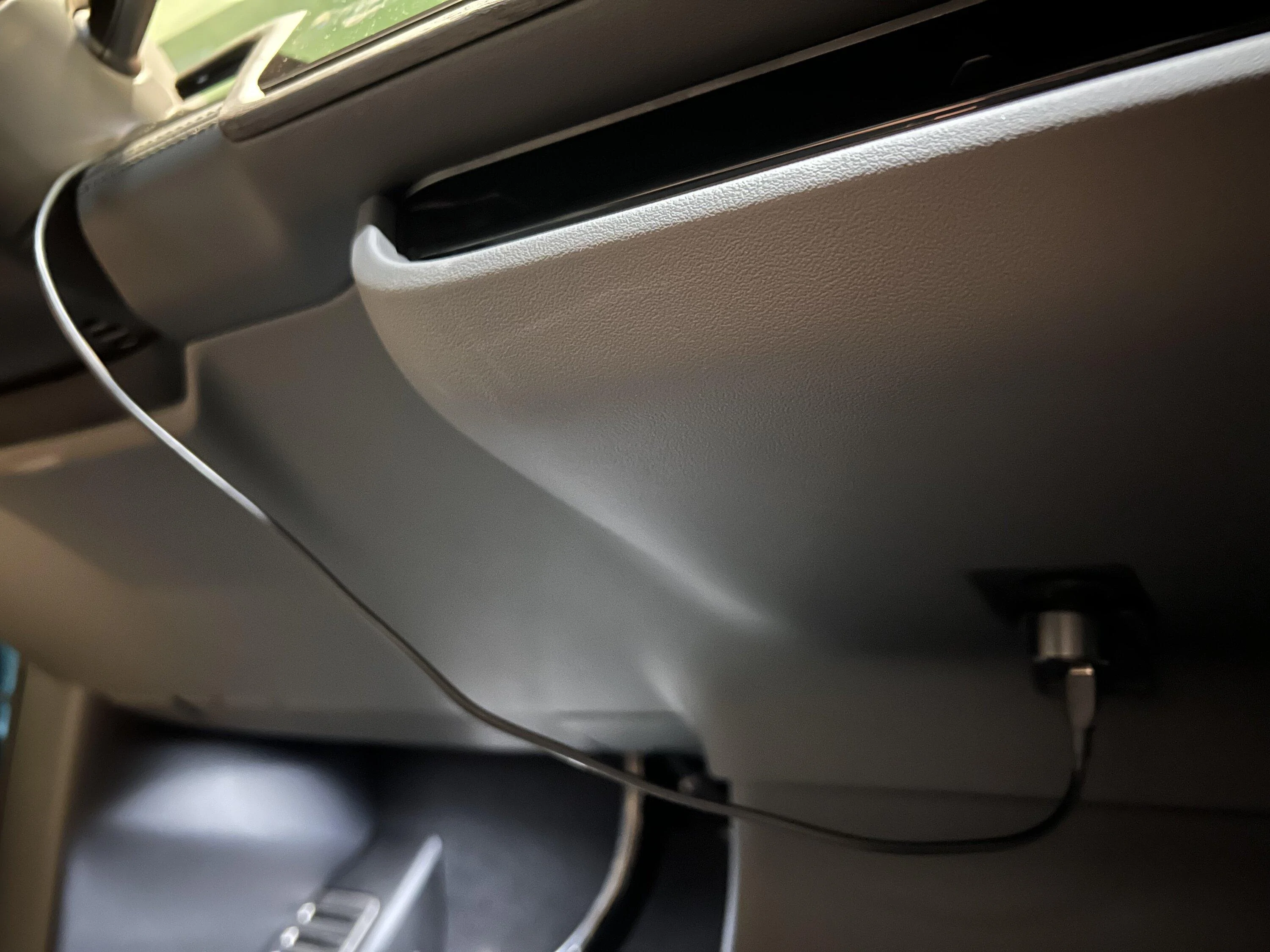 Rivian R1T R1S Mounting a cell phone.  Has anyone done it? IMG_4033